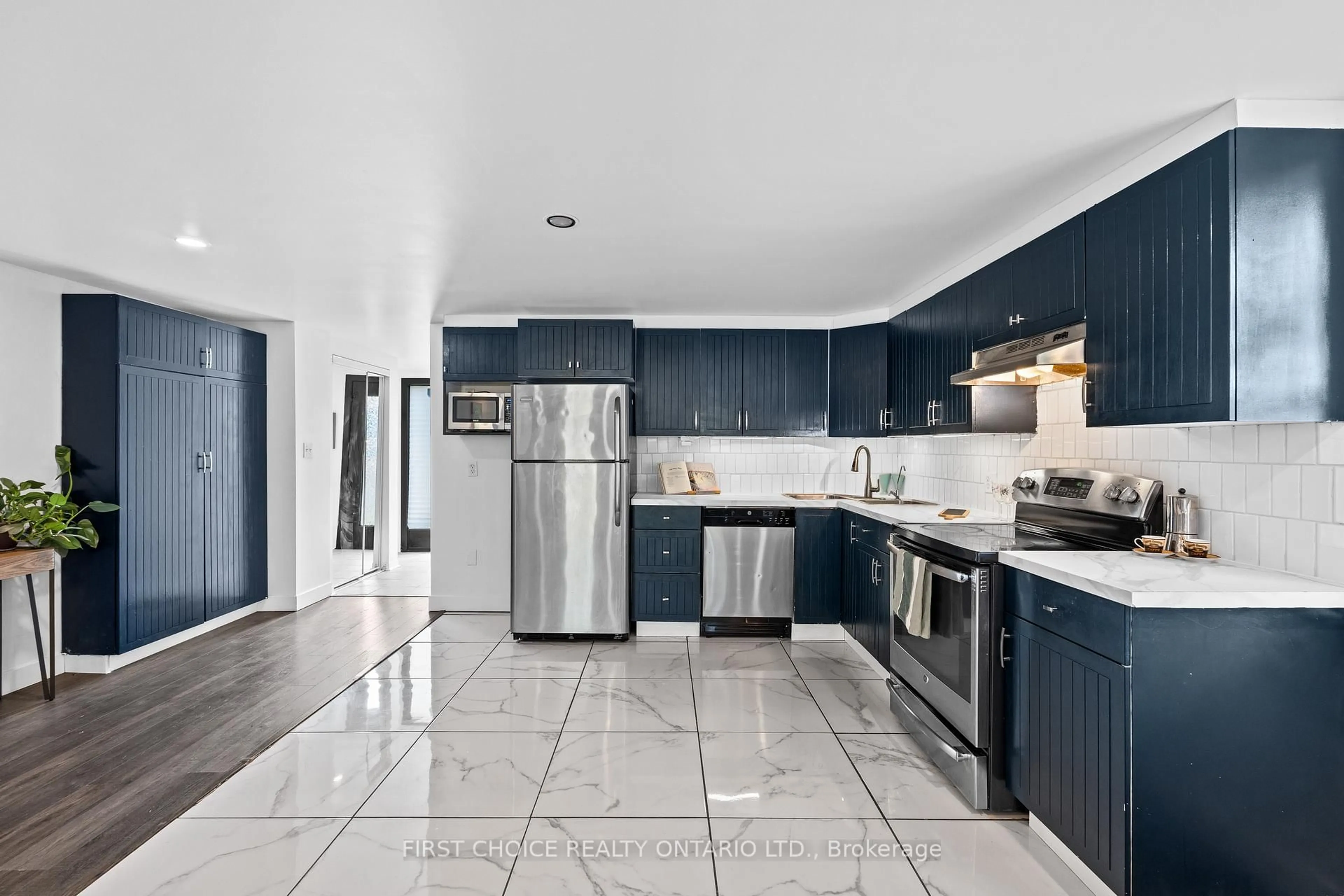 Open concept kitchen, ceramic/tile floor for 10 Campbell Reid Crt, Ottawa Ontario K2K 1X7