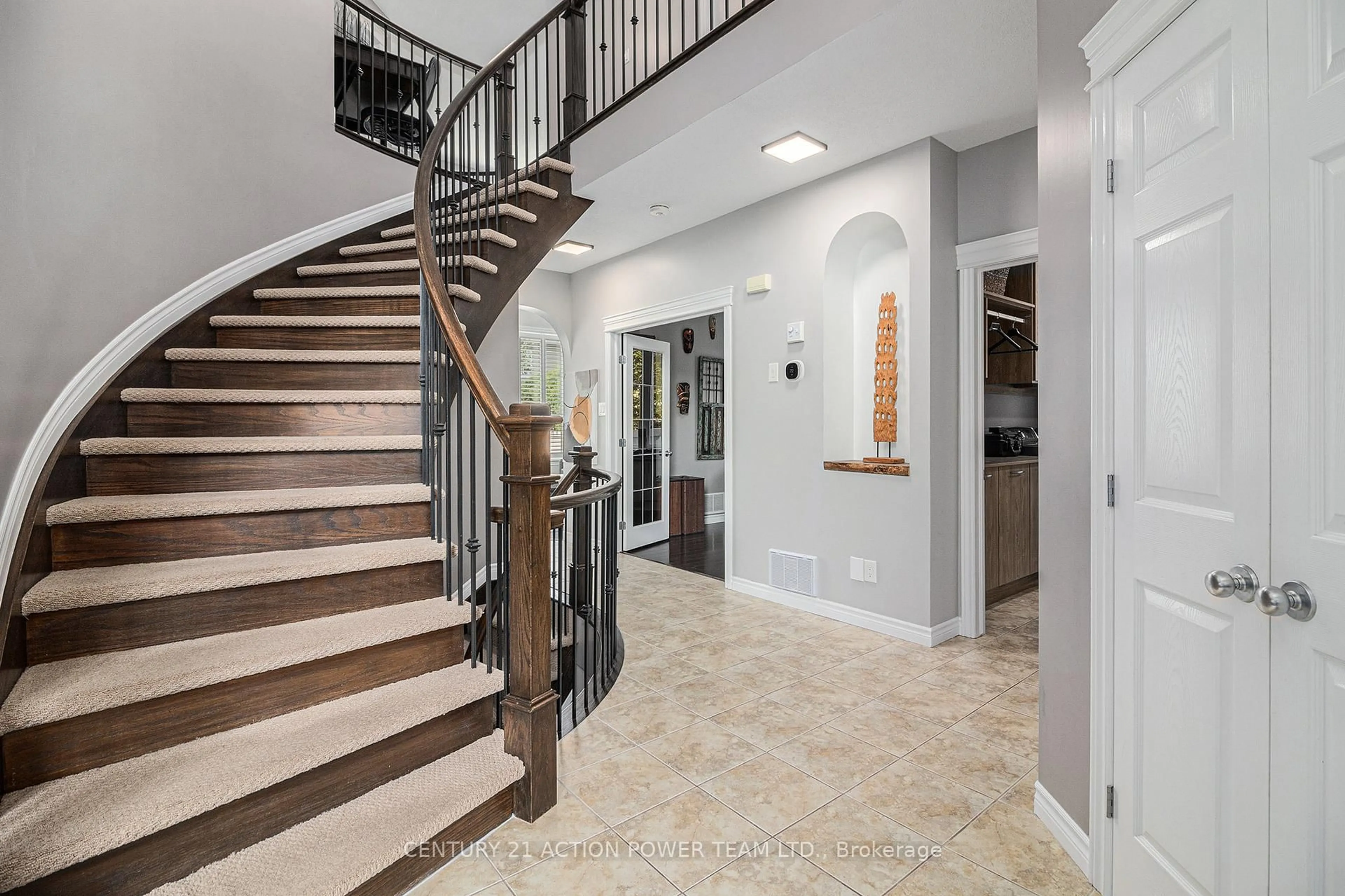 Indoor entryway for 995 FIELDFAIR Way, Ottawa Ontario K4A 0E4