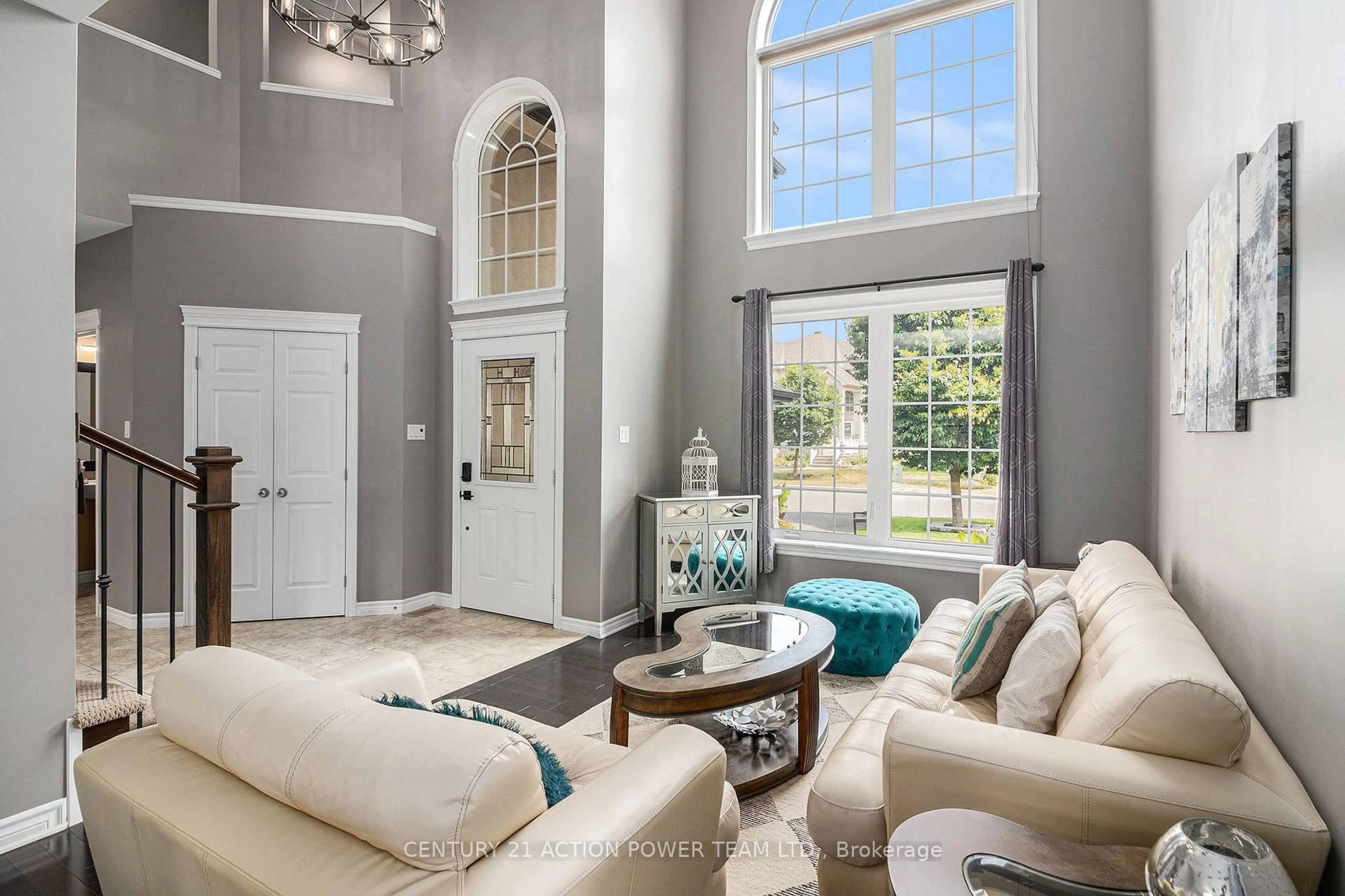 Living room with furniture, unknown for 995 FIELDFAIR Way, Ottawa Ontario K4A 0E4