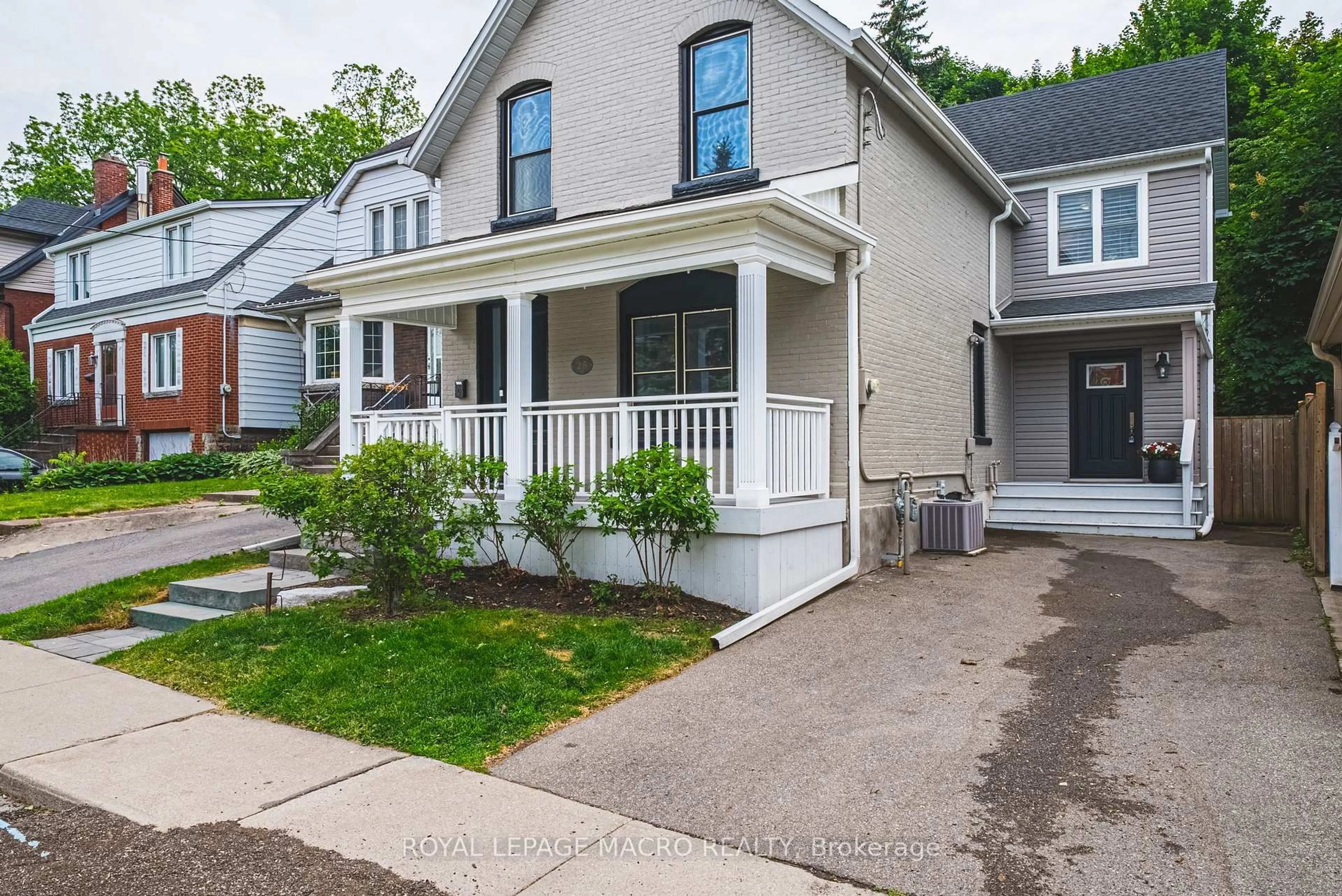 Home with vinyl exterior material, street for 25 Orchard Hill, Hamilton Ontario L8P 2V6