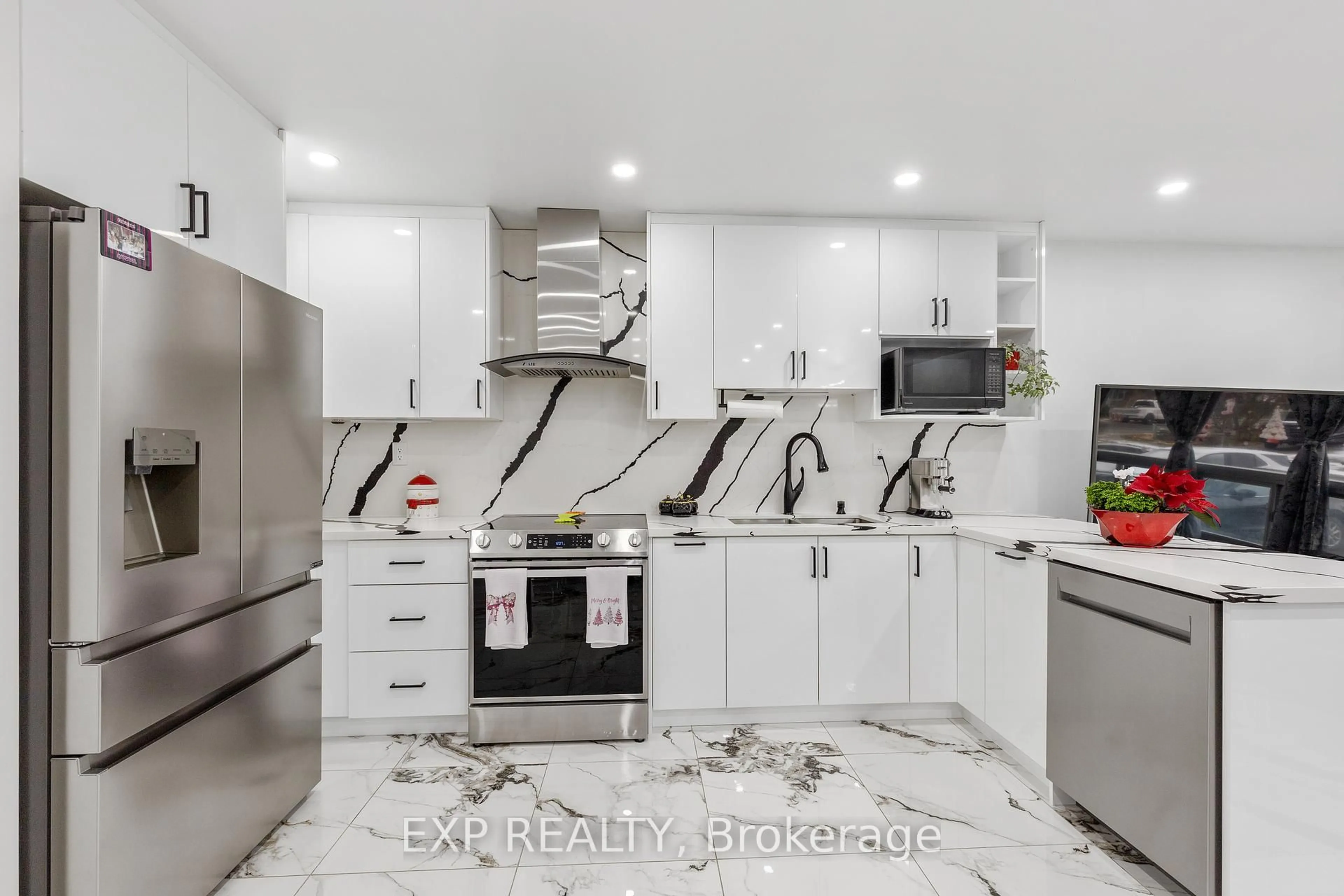 Contemporary kitchen, ceramic/tile floor for 96 Gainsborough Rd, Hamilton Ontario L8E 1E1