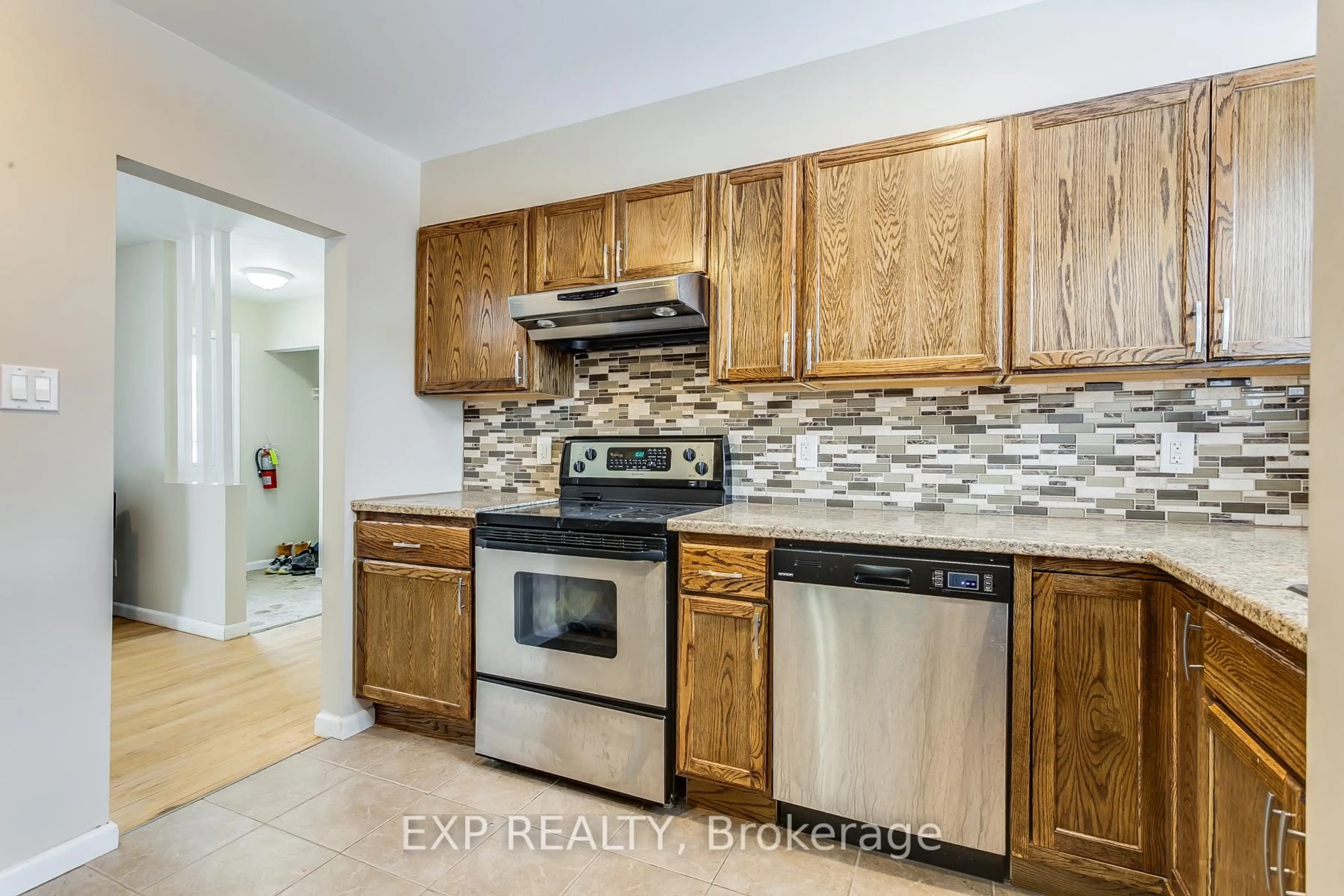 Standard kitchen, ceramic/tile floor for 655 Gardenvale Rd, Ottawa Ontario K1K 1E3