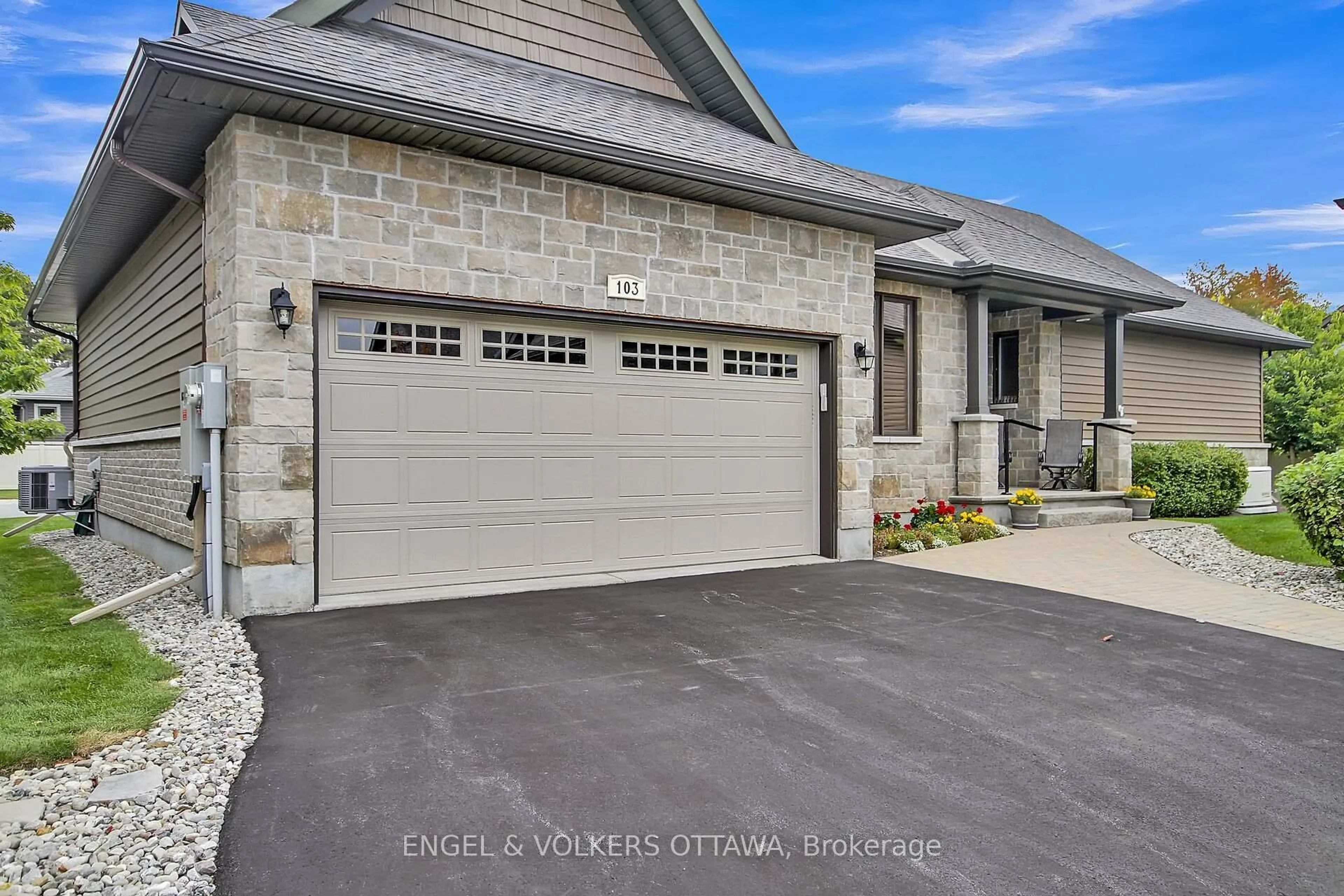 Indoor garage for 103 Magnolia Way, North Grenville Ontario K0G 1J0