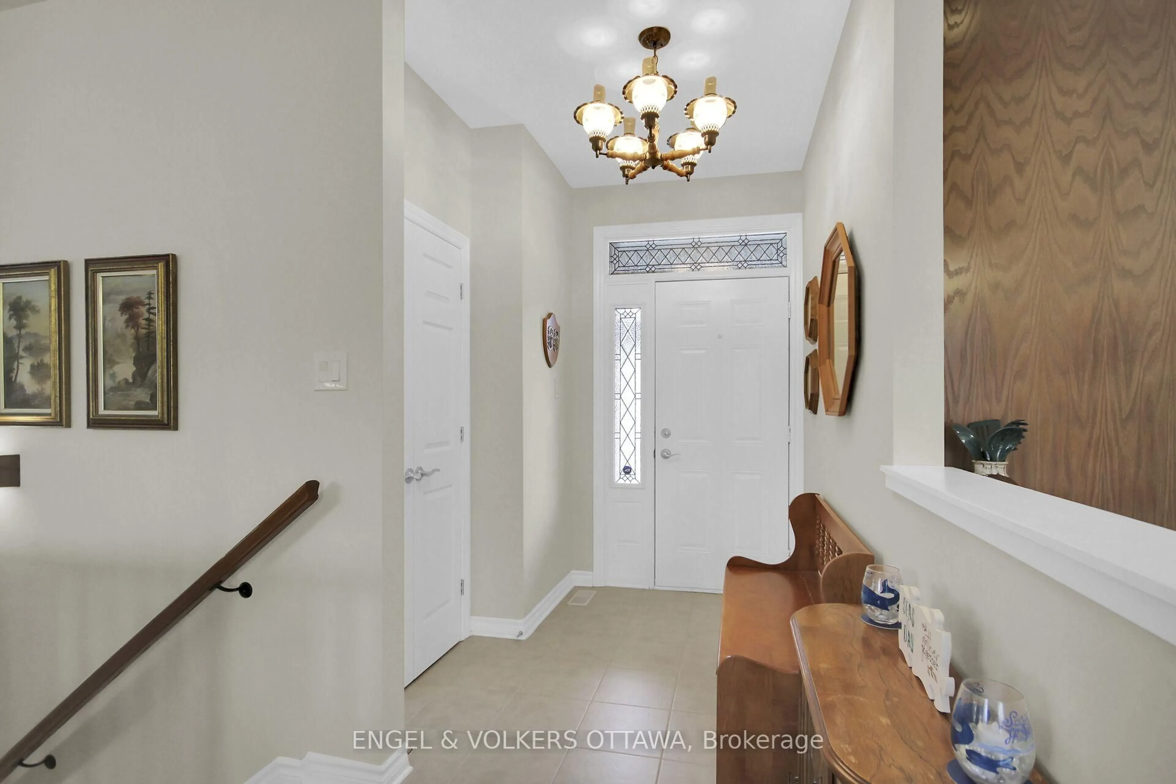 Indoor entryway for 103 Magnolia Way, North Grenville Ontario K0G 1J0