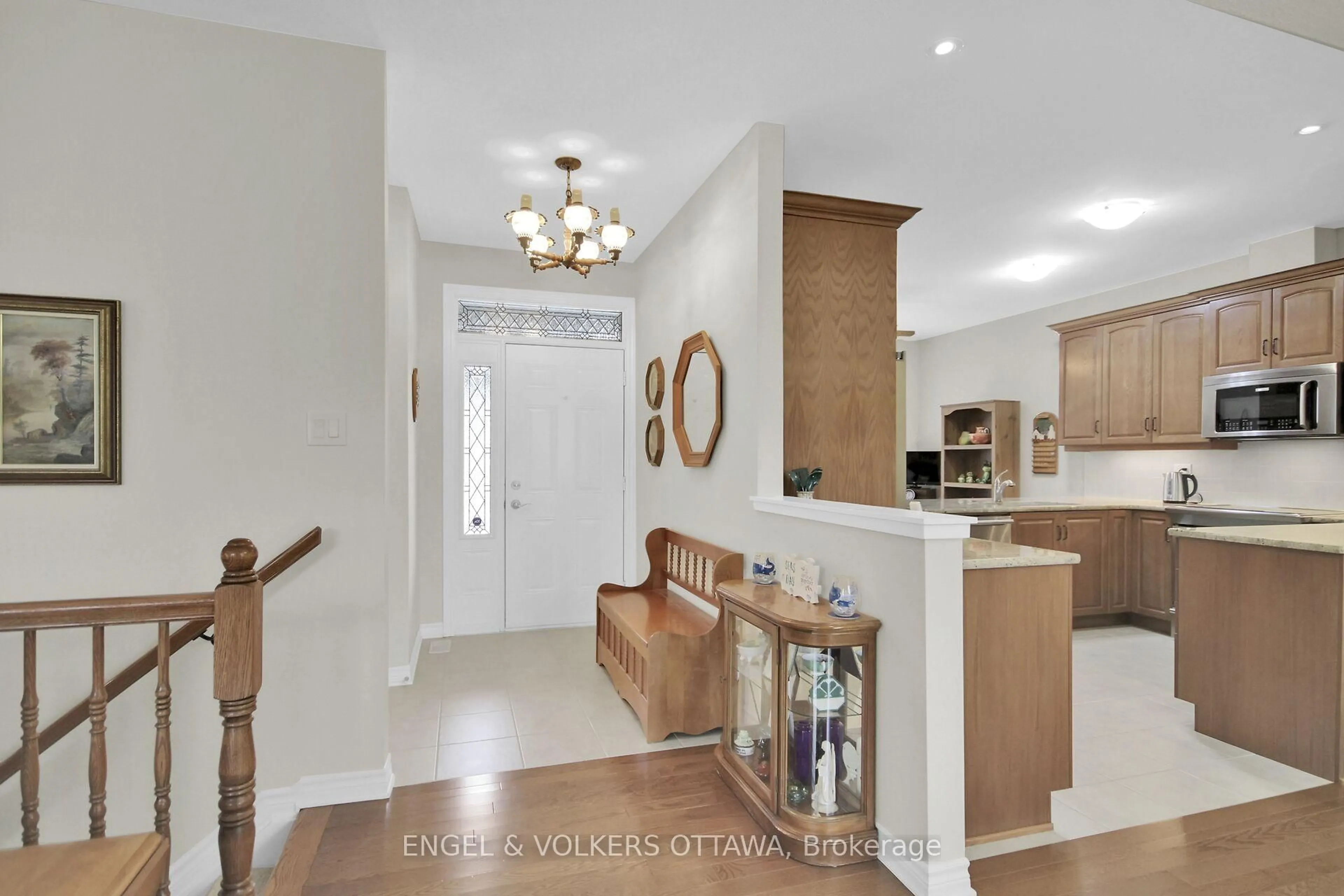Indoor entryway for 103 Magnolia Way, North Grenville Ontario K0G 1J0
