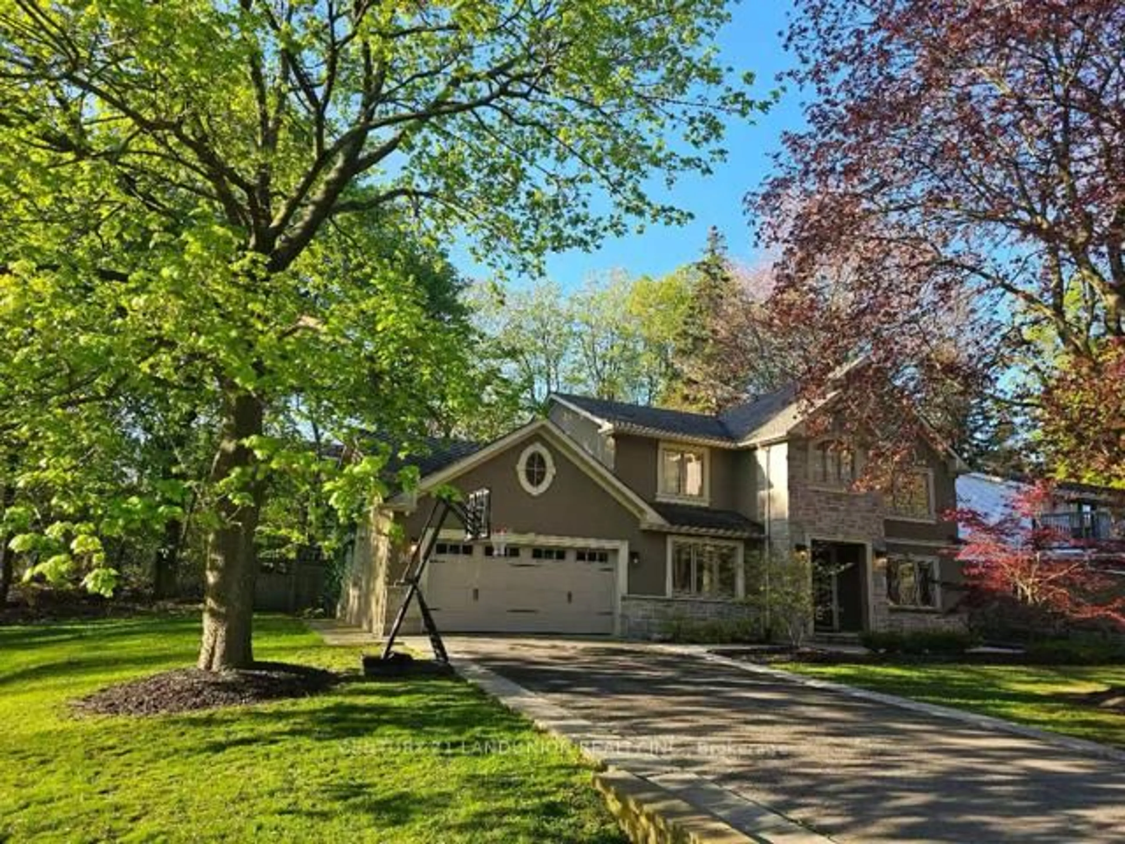 Home with vinyl exterior material, street for 96 Irma Crt, Hamilton Ontario L9G 1K7