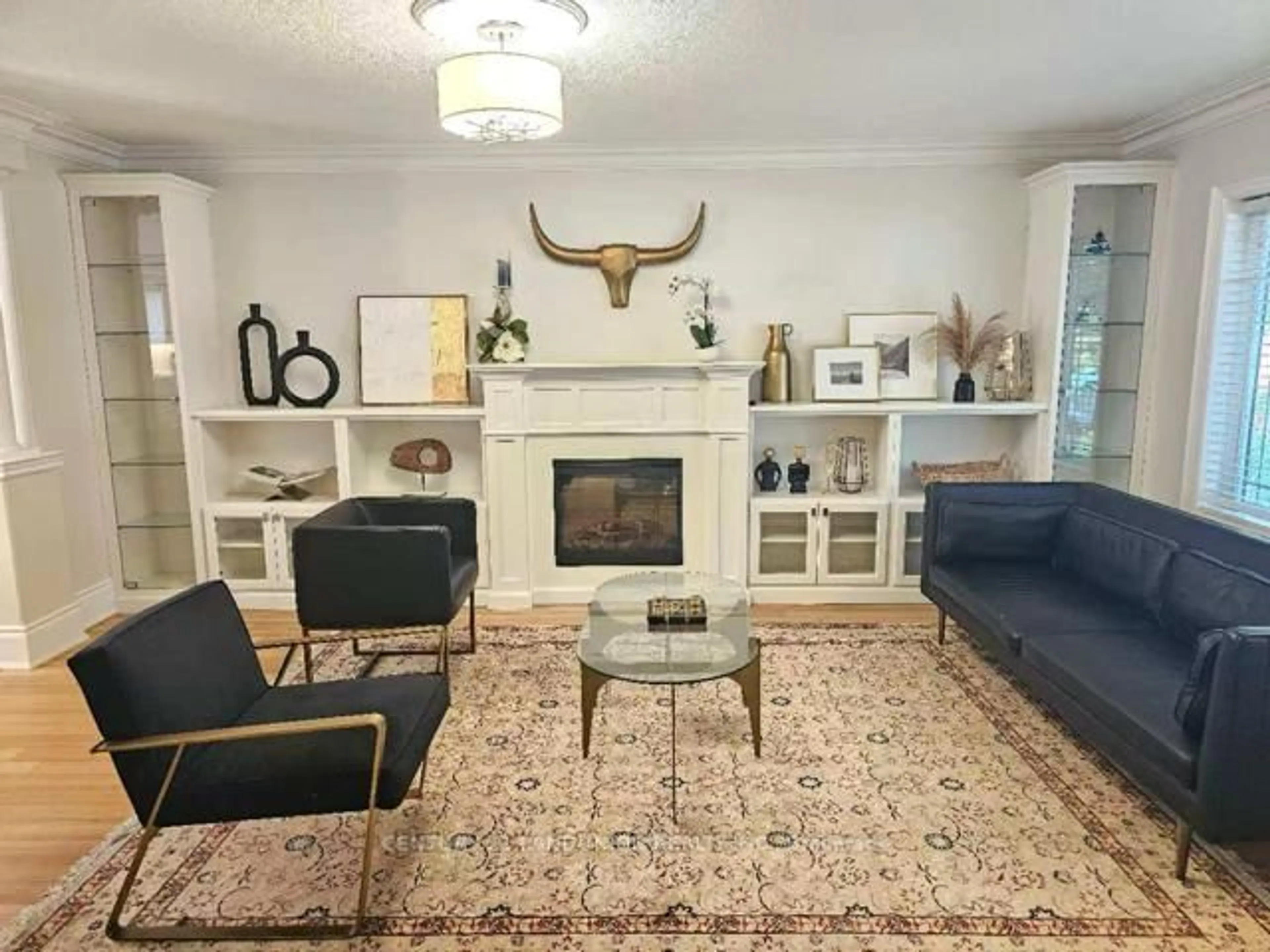 Living room with furniture, unknown for 96 Irma Crt, Hamilton Ontario L9G 1K7