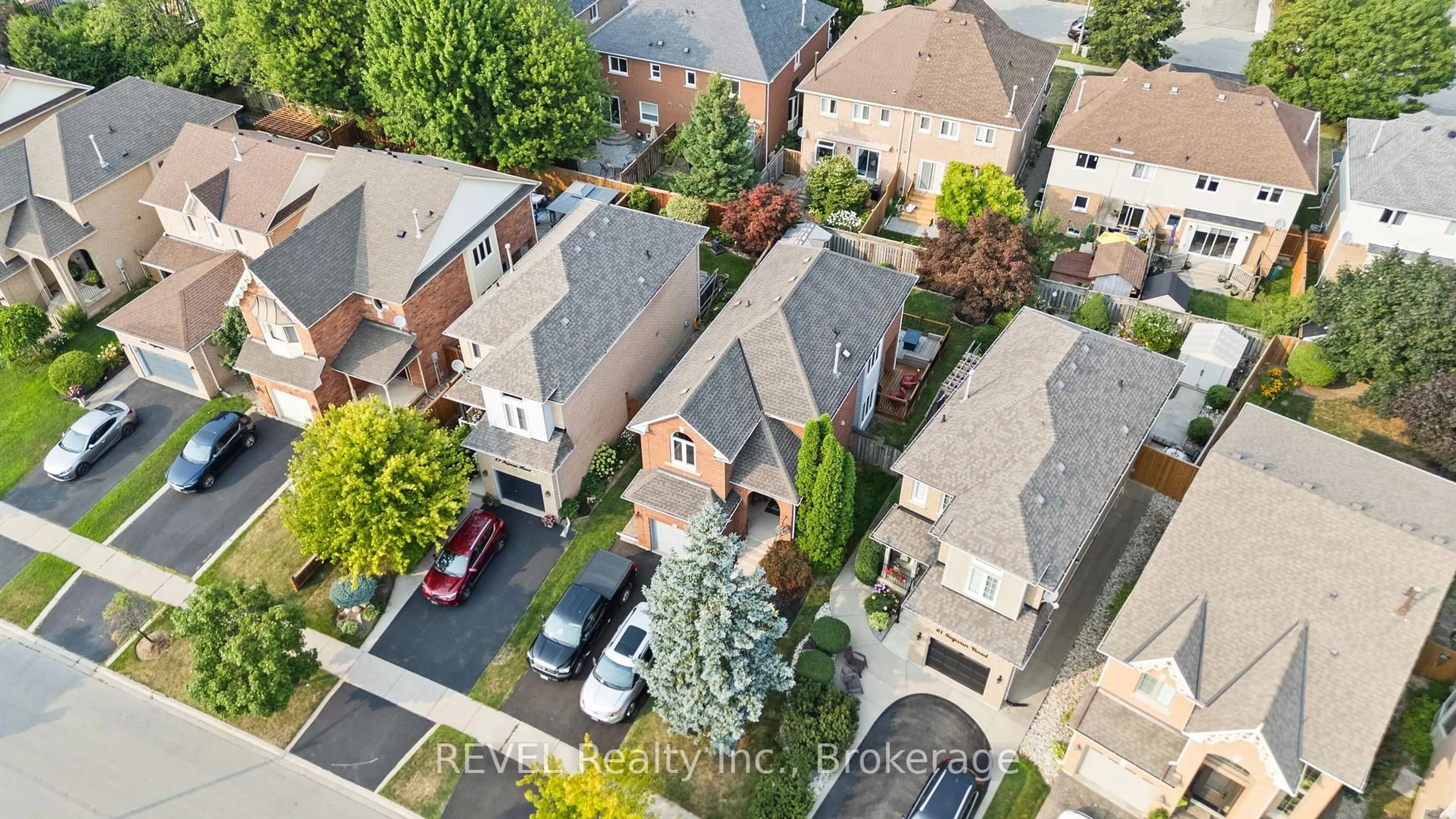 A pic from outside/outdoor area/front of a property/back of a property/a pic from drone, street for 59 Segwun Rd, Hamilton Ontario L0R 2H6