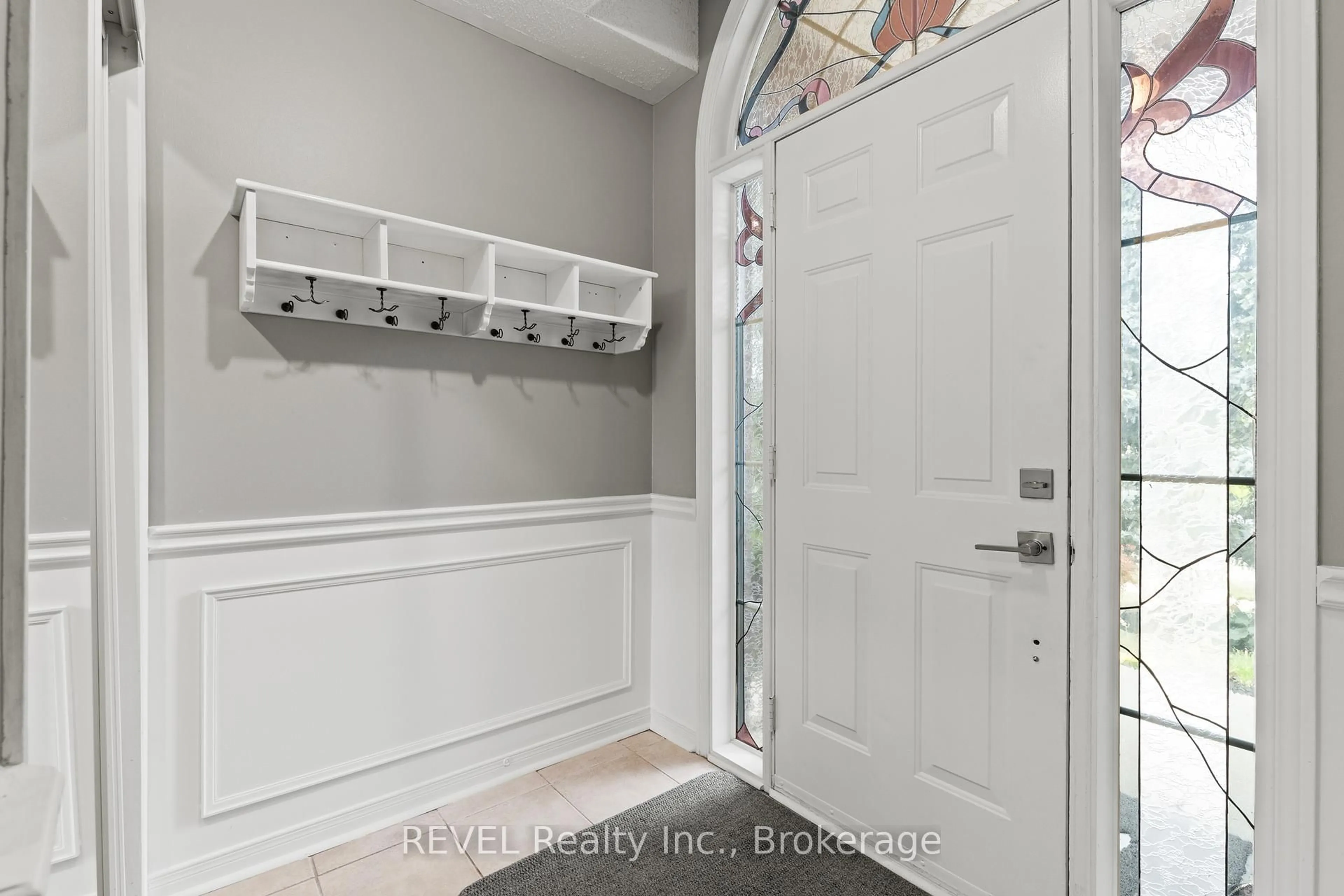 Indoor entryway for 59 Segwun Rd, Hamilton Ontario L0R 2H6