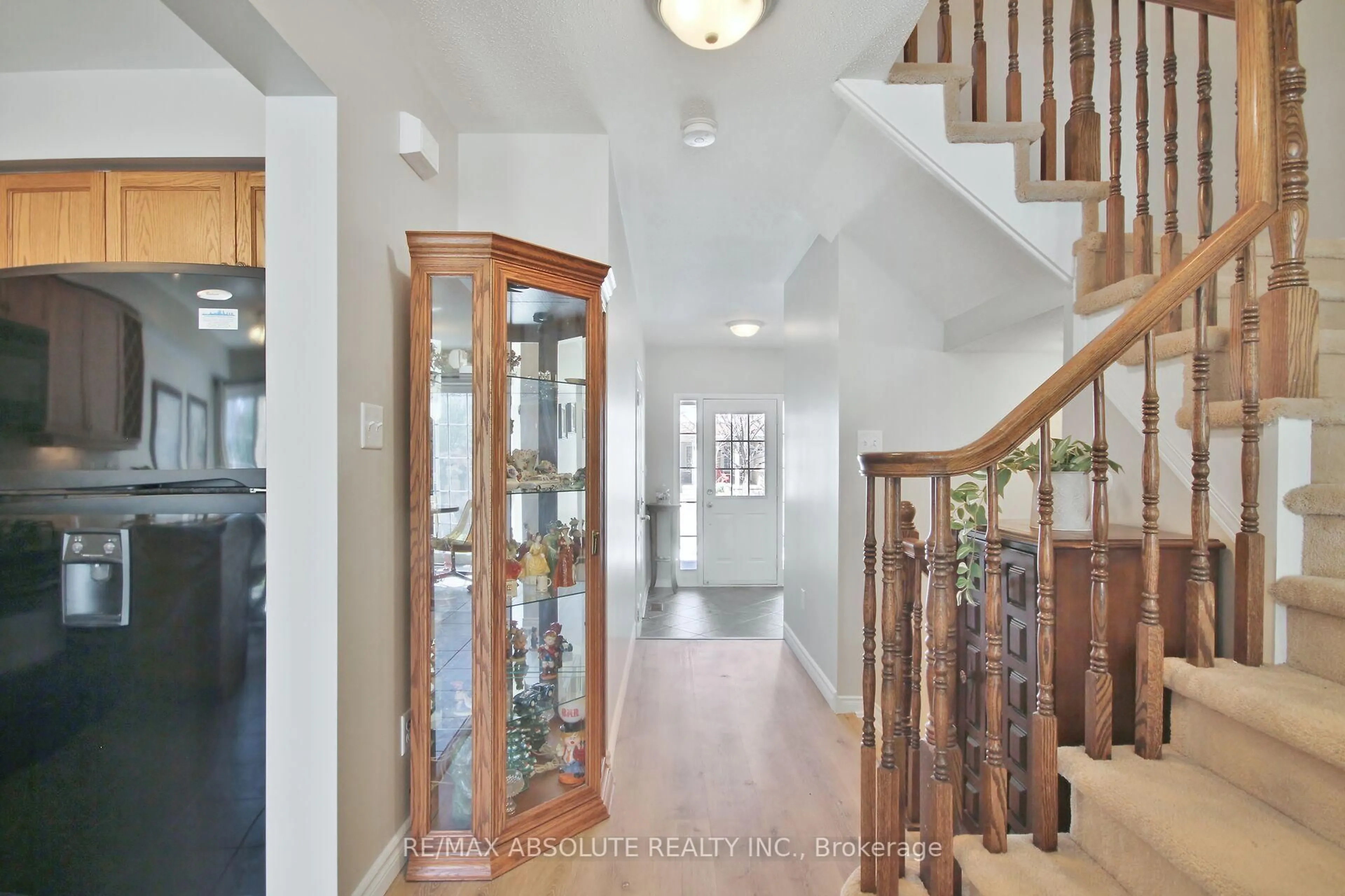 Indoor entryway for 313 SILBRASS Private, Ottawa Ontario K2J 5M5