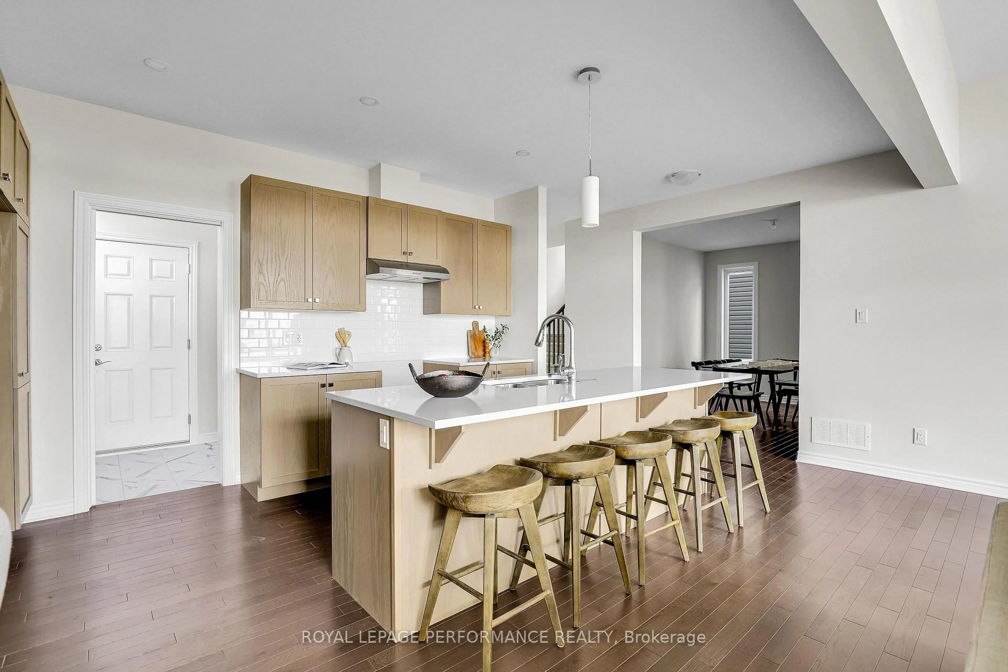 Open concept kitchen, unknown for 87 Esban Dr, Gloucester Ontario K1X 0H3