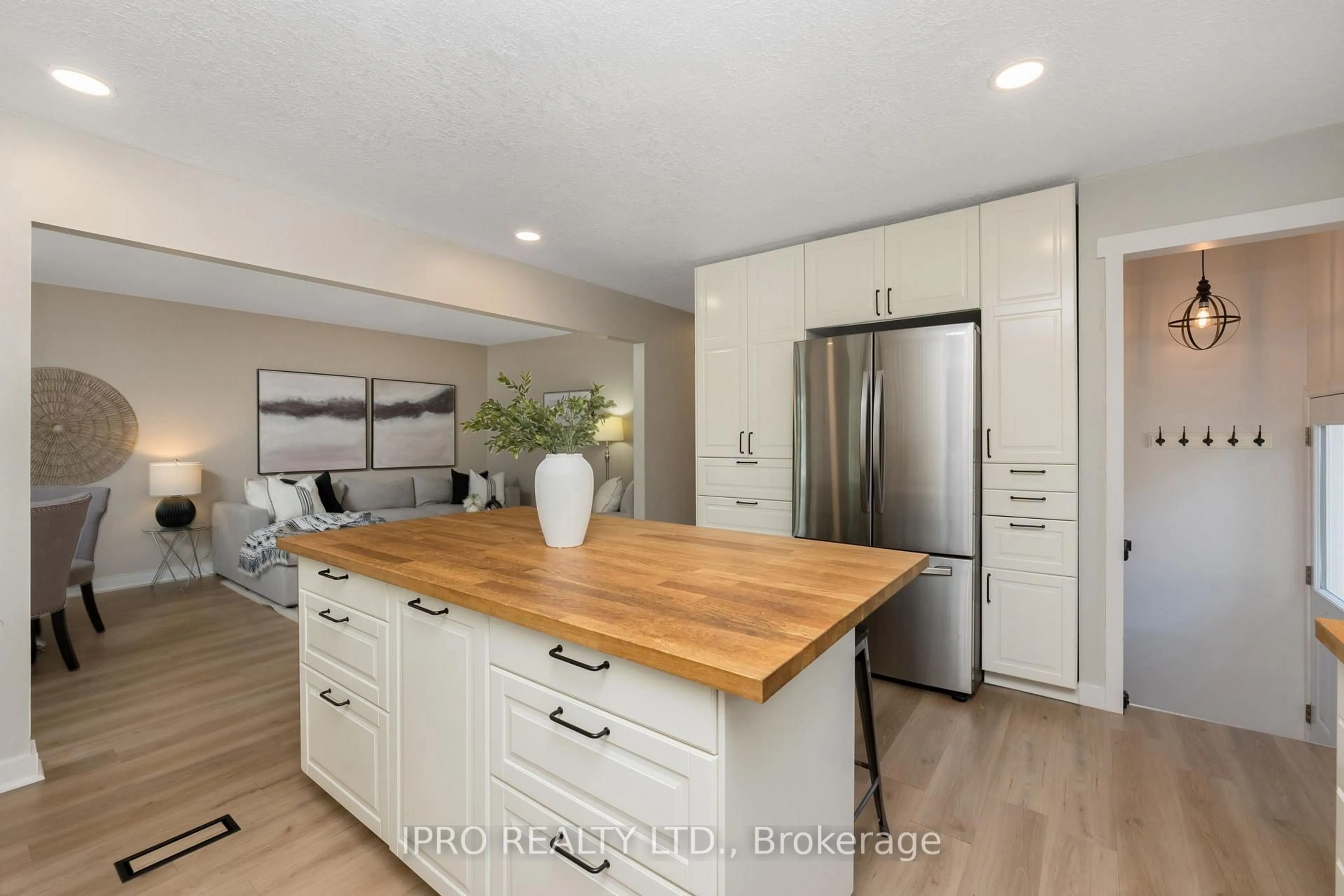 Open concept kitchen, unknown for 163 Hadati Rd, Guelph Ontario N1E 6N3