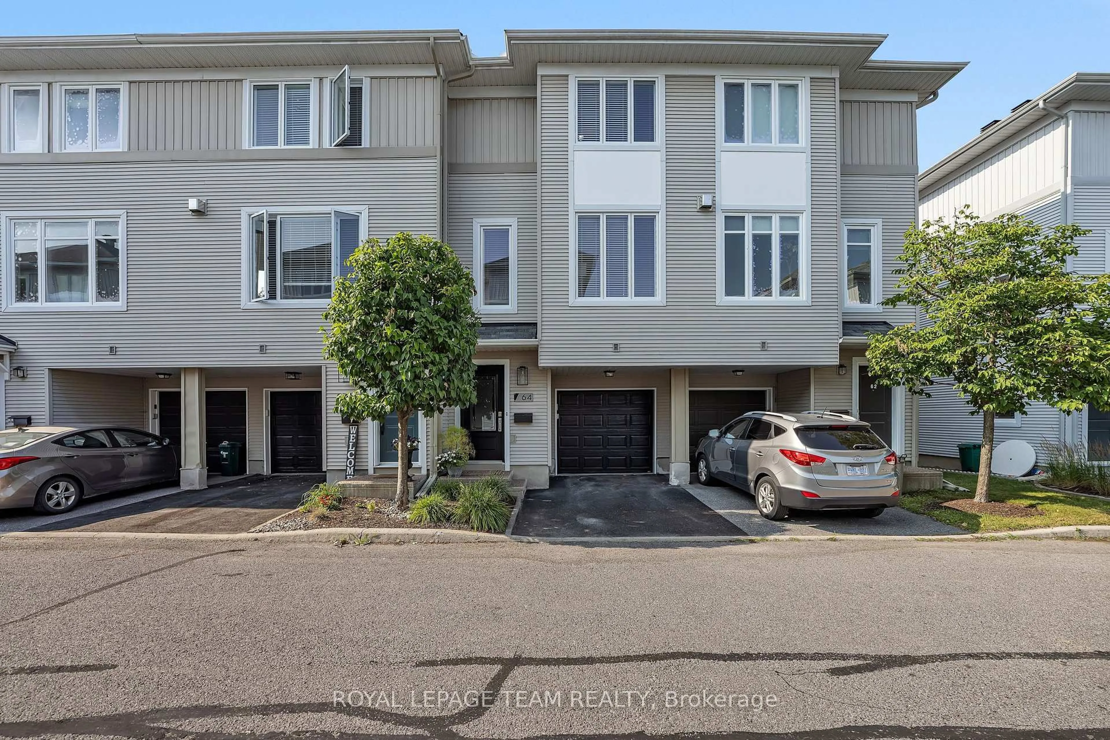 A pic from outside/outdoor area/front of a property/back of a property/a pic from drone, street for 64 Songbird Private, Ottawa Ontario K2H 0A2
