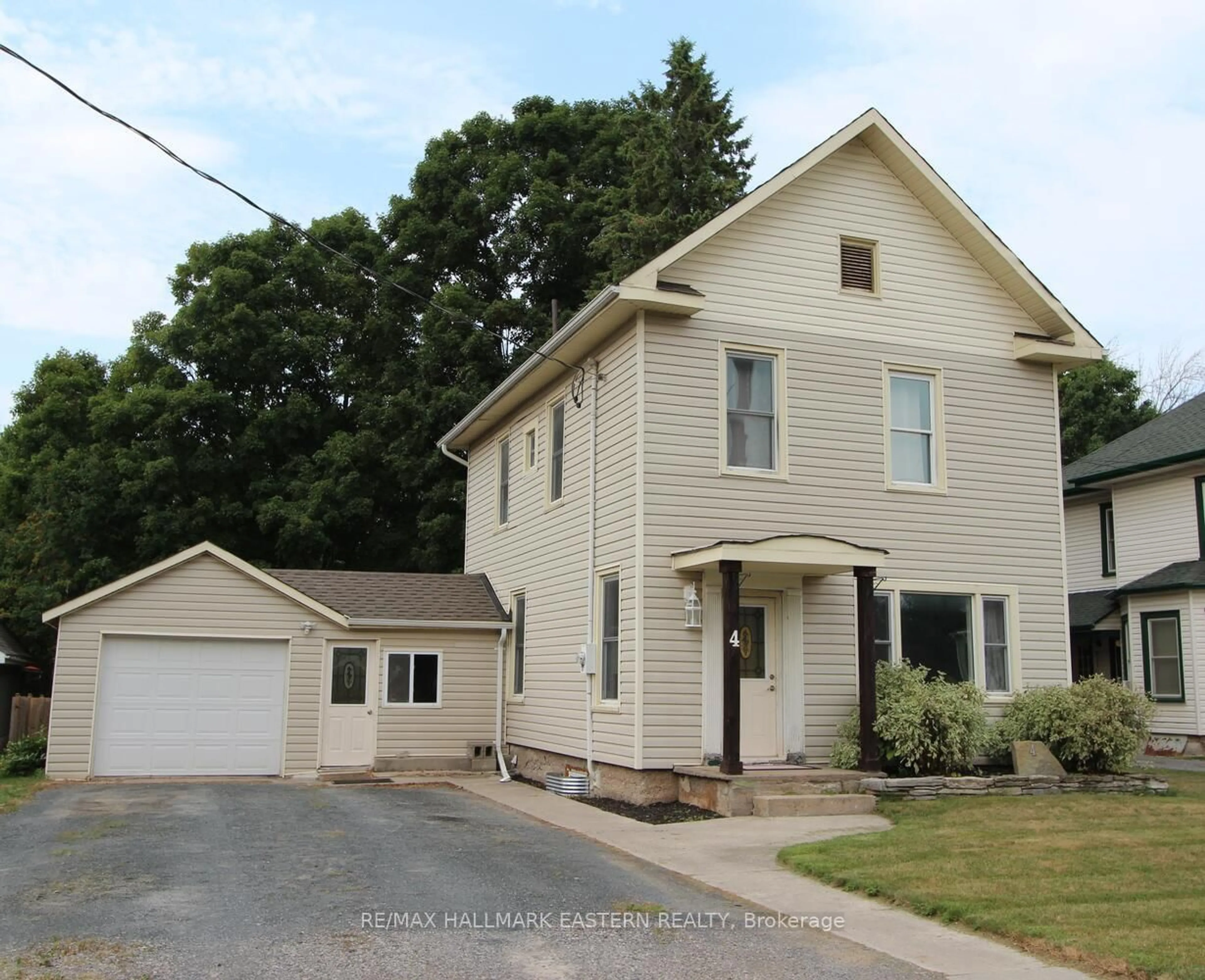 Home with vinyl exterior material, street for 4 King St, Havelock-Belmont-Methuen Ontario K0L 1Z0