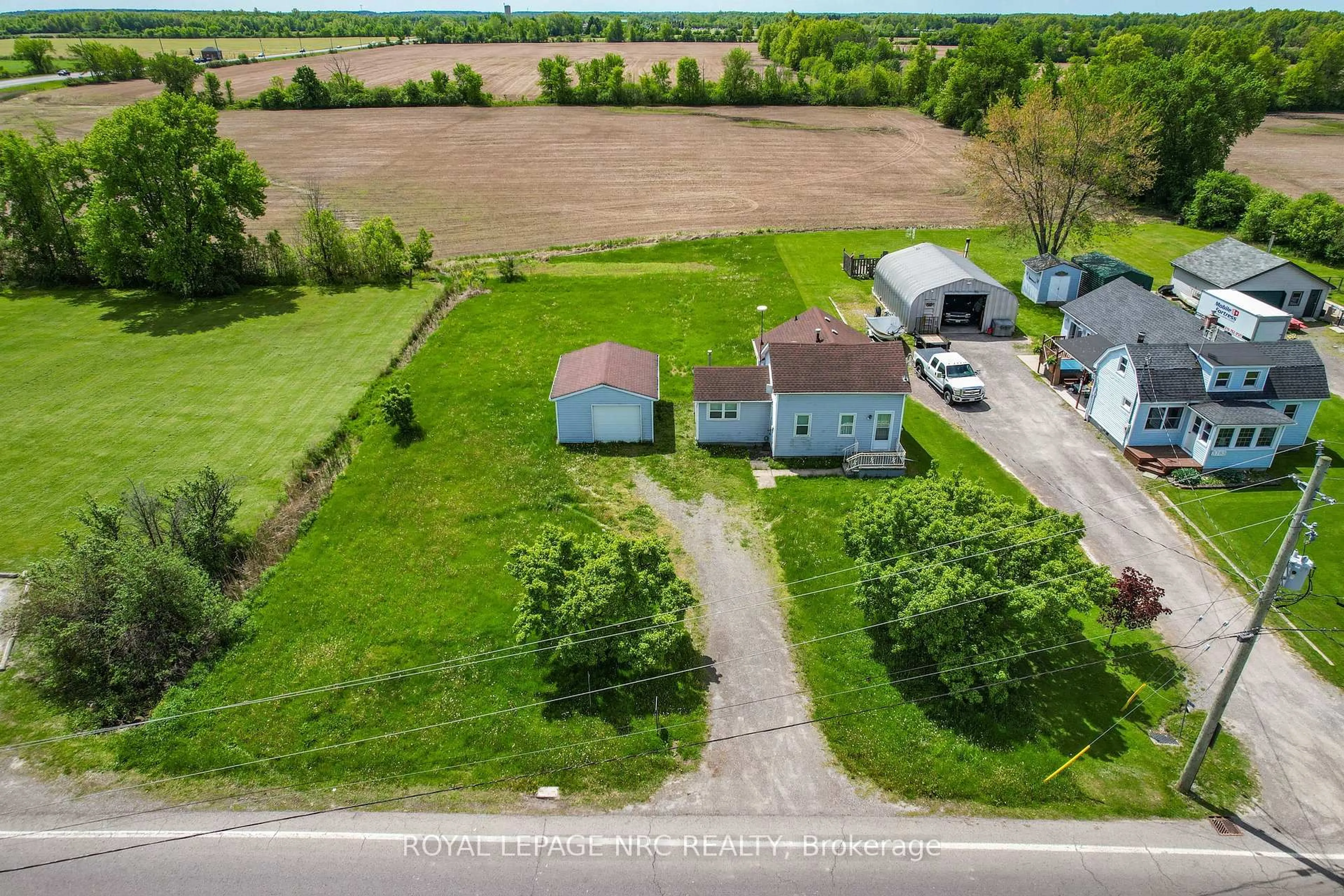 A pic from outside/outdoor area/front of a property/back of a property/a pic from drone, unknown for 3775 NETHERBY Rd, Fort Erie Ontario L0S 1S0