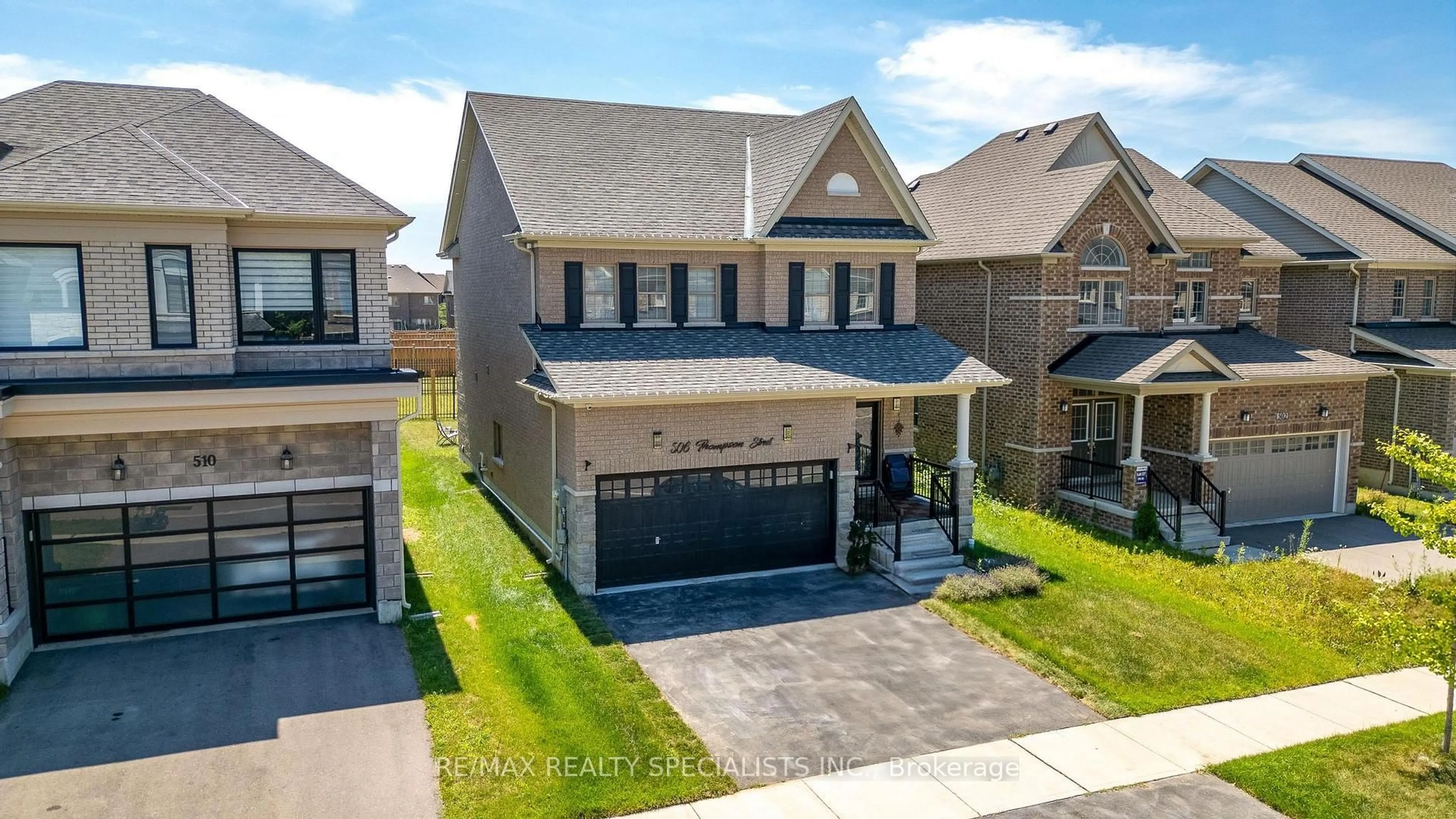 A pic from outside/outdoor area/front of a property/back of a property/a pic from drone, street for 506 Thompson St, Woodstock Ontario N4T 0L5