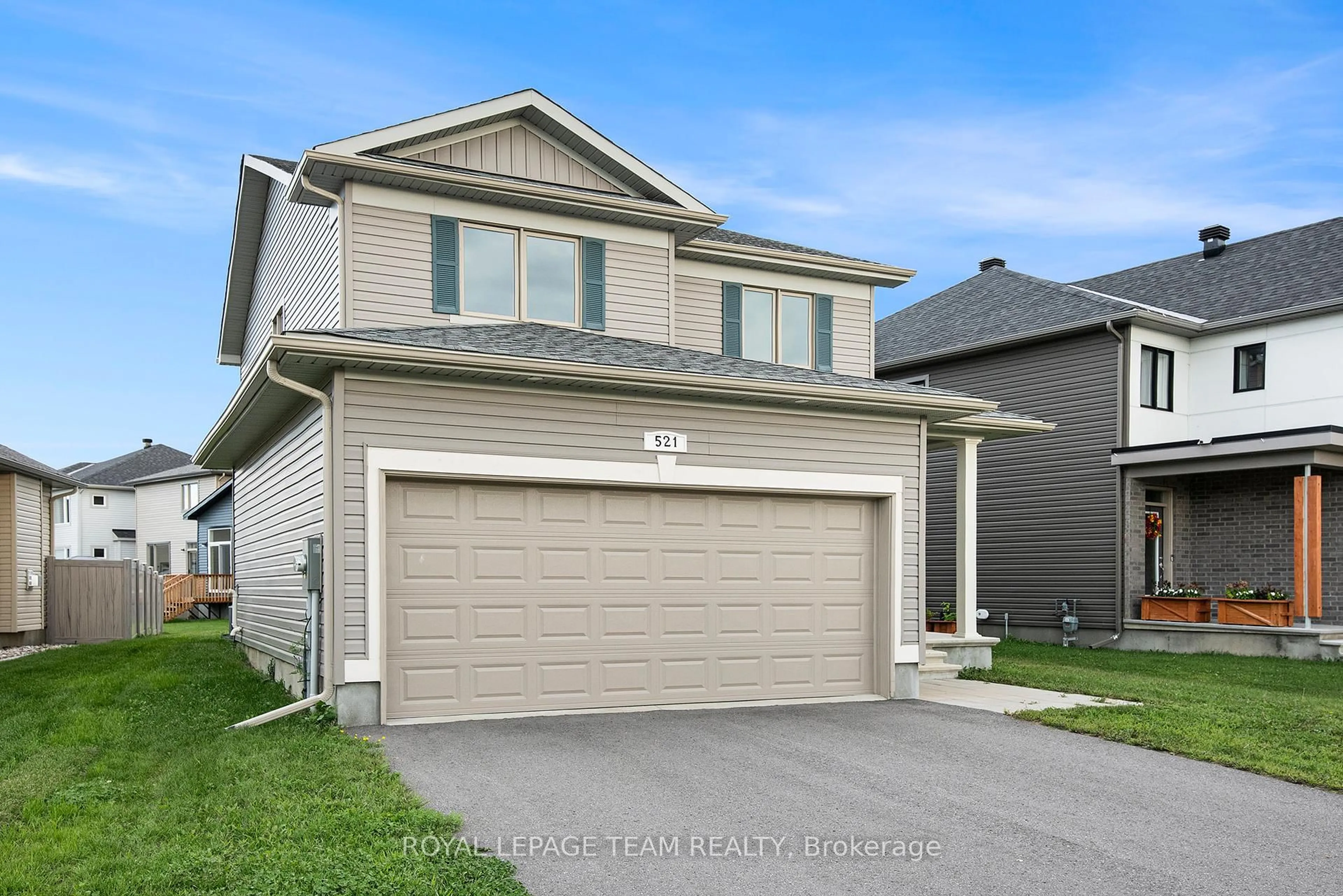 Home with vinyl exterior material, street for 521 Kindred Cres, North Grenville Ontario K0G 1J0
