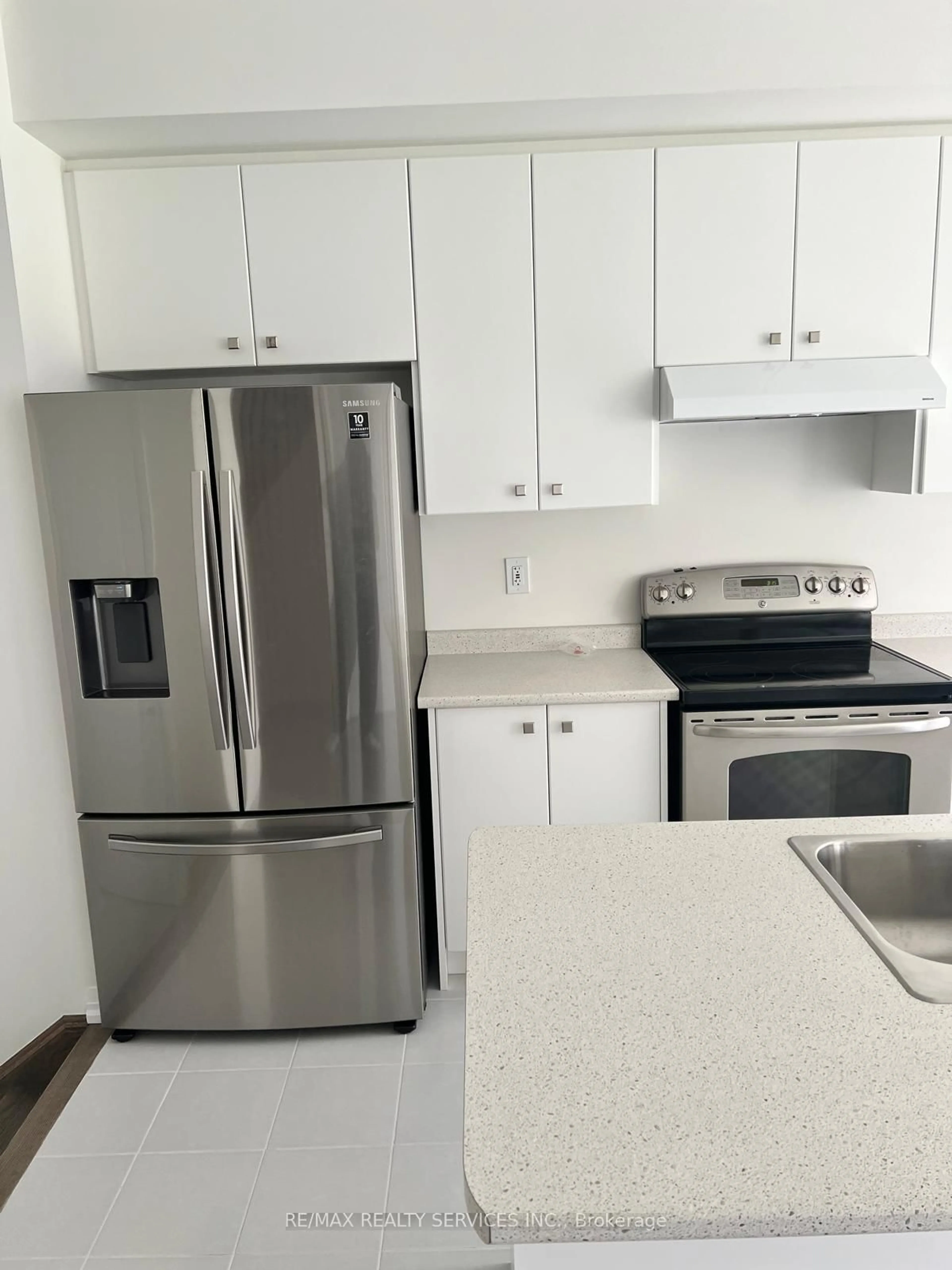 Standard kitchen, unknown for 124 Granville Cres, Haldimand Ontario N3W 0J7