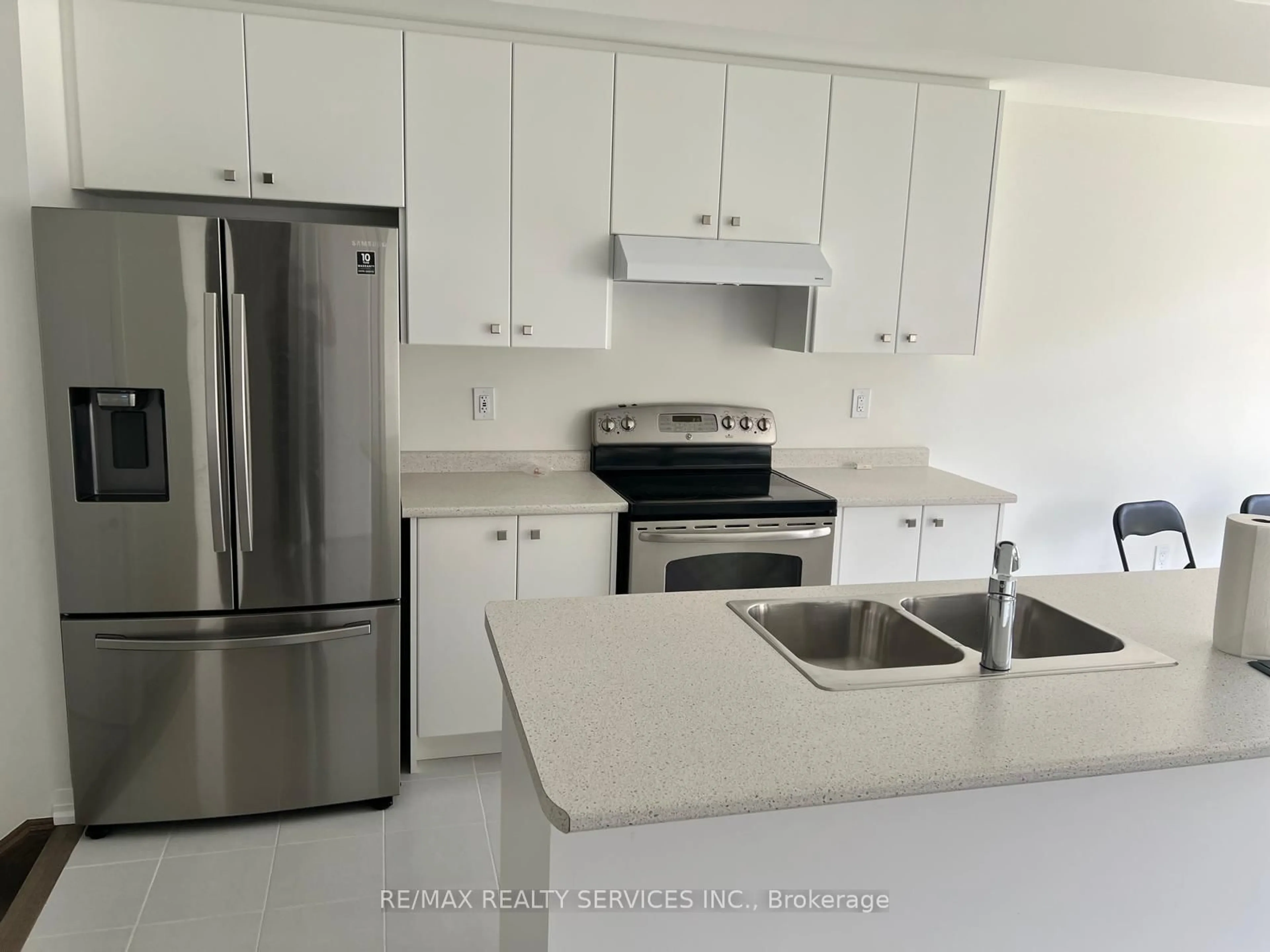 Standard kitchen, unknown for 124 Granville Cres, Haldimand Ontario N3W 0J7