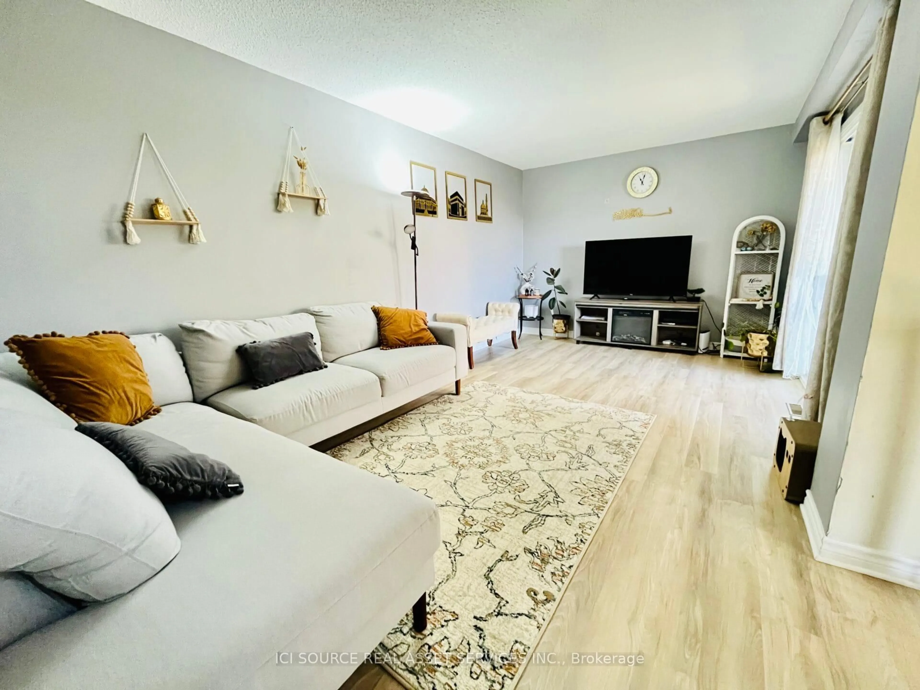 Living room with furniture, unknown for 1300 Upper Ottawa St #18, Hamilton Ontario L8W 1M8