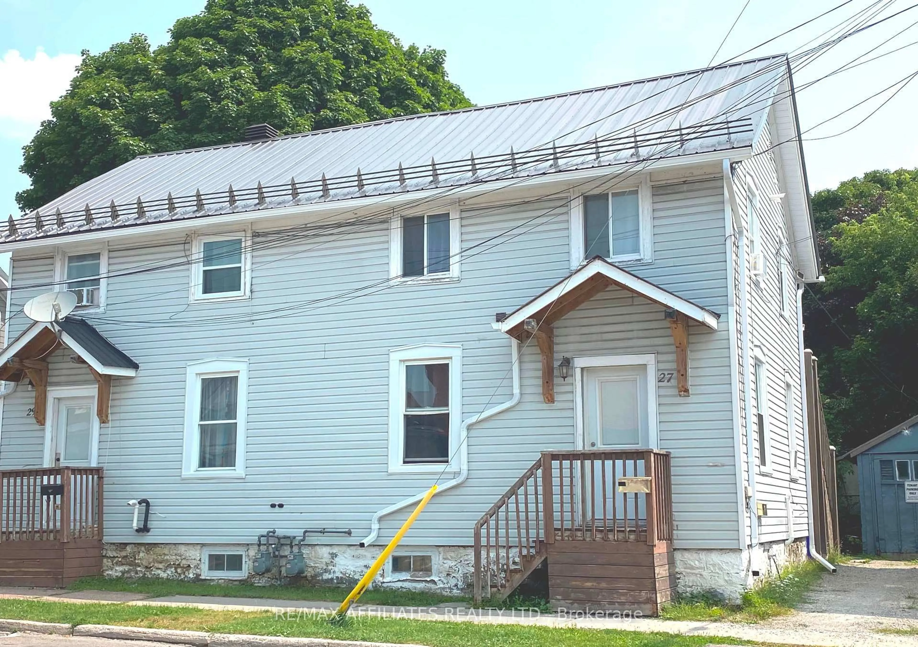 Home with vinyl exterior material, building for 27-29 Market St #27A, 27B, 29A, 29B, Smiths Falls Ontario K7A 2E5
