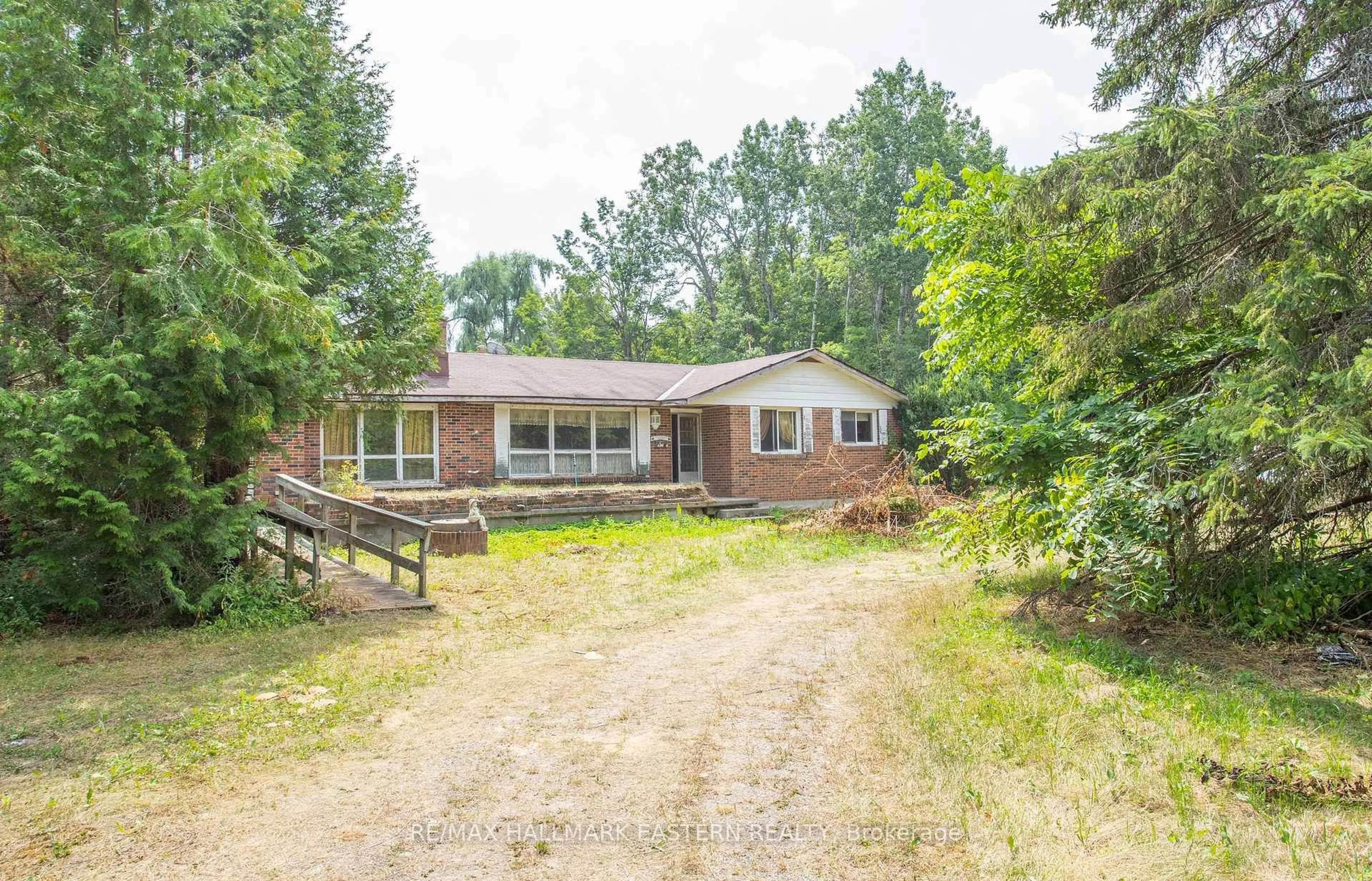A pic from outside/outdoor area/front of a property/back of a property/a pic from drone, street for 751 Ford Cres, Cavan Monaghan Ontario L0A 1C0