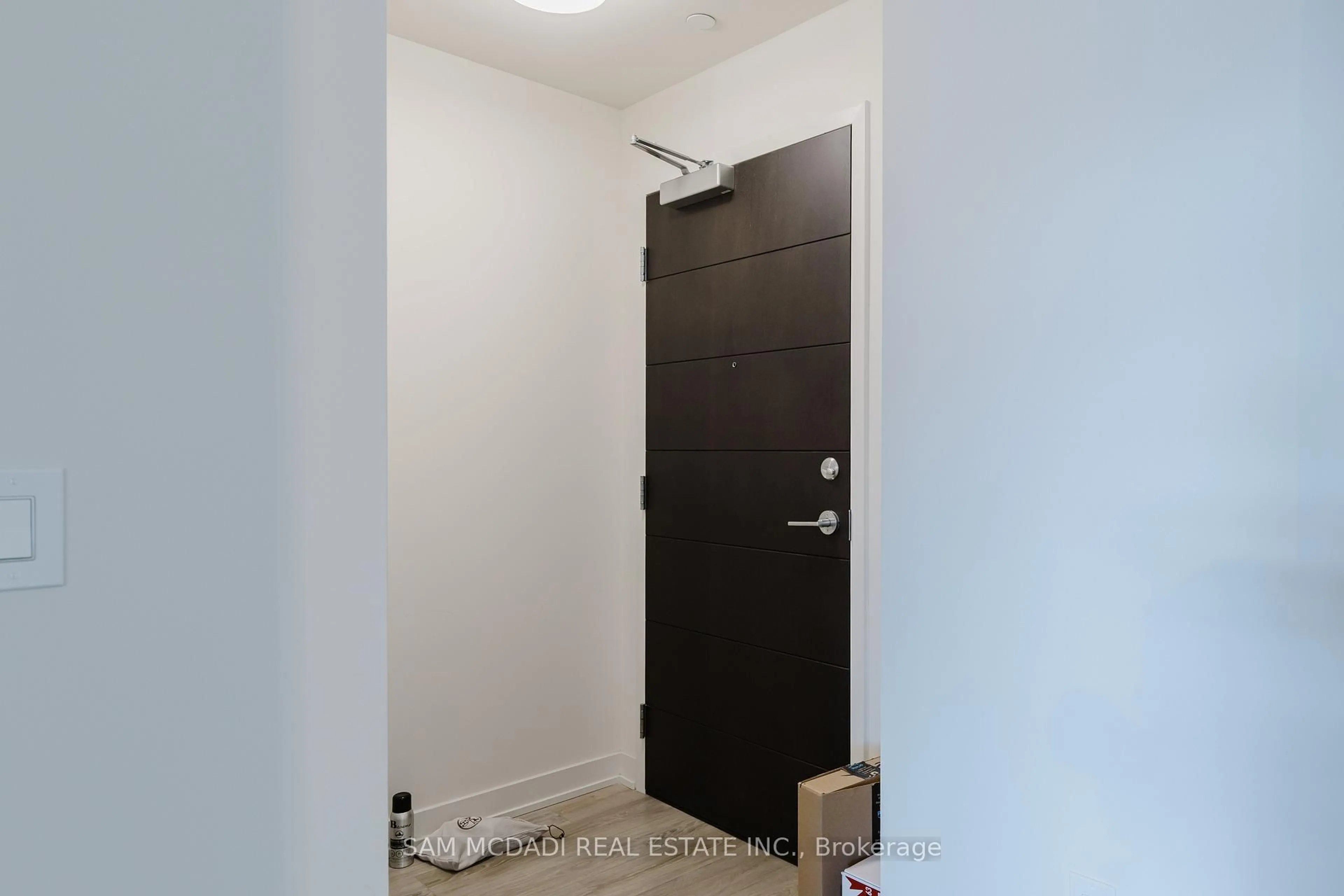 Indoor entryway for 212 King William St #1305, Hamilton Ontario L8R 0A7