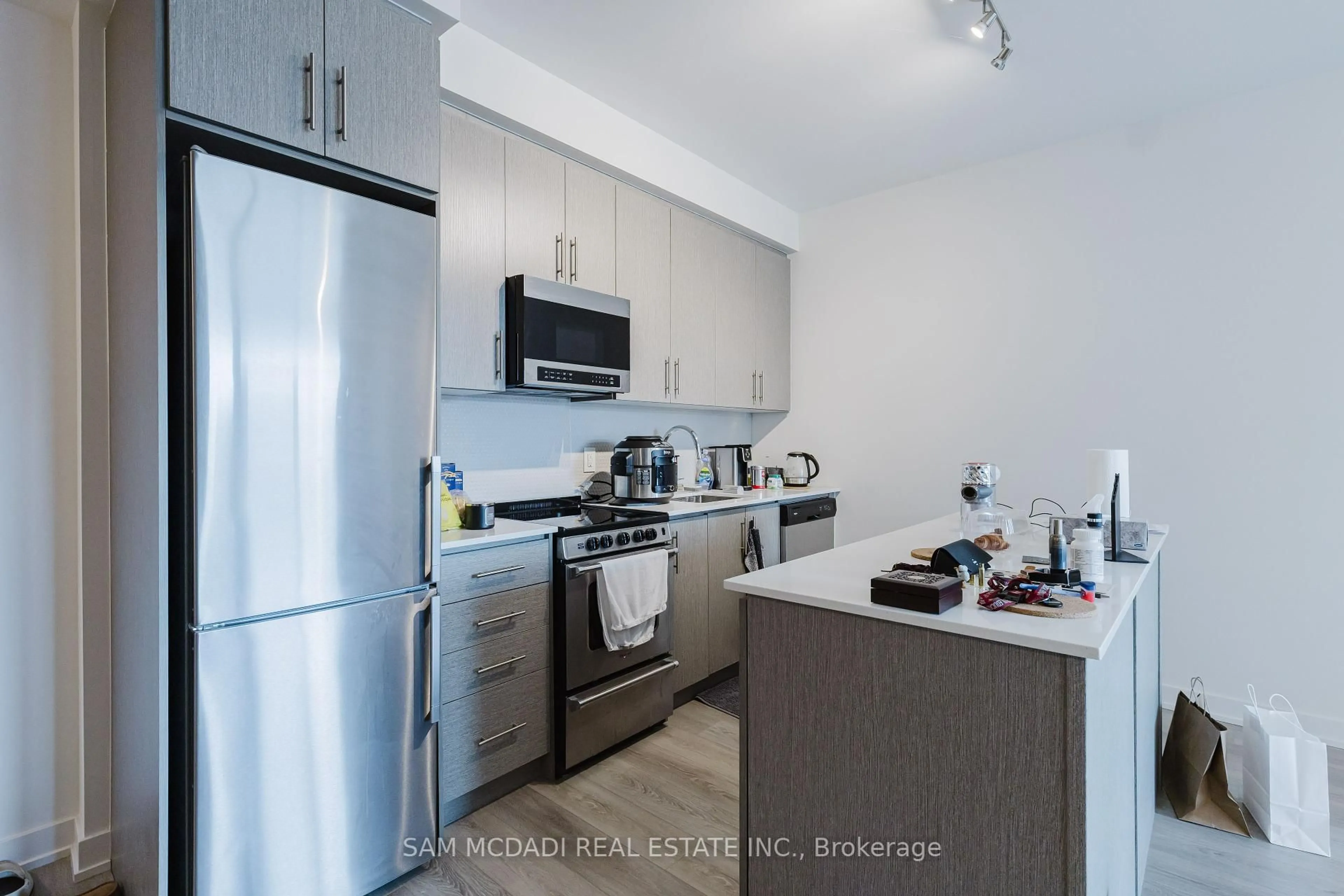 Standard kitchen, unknown for 212 King William St #1305, Hamilton Ontario L8R 0A7