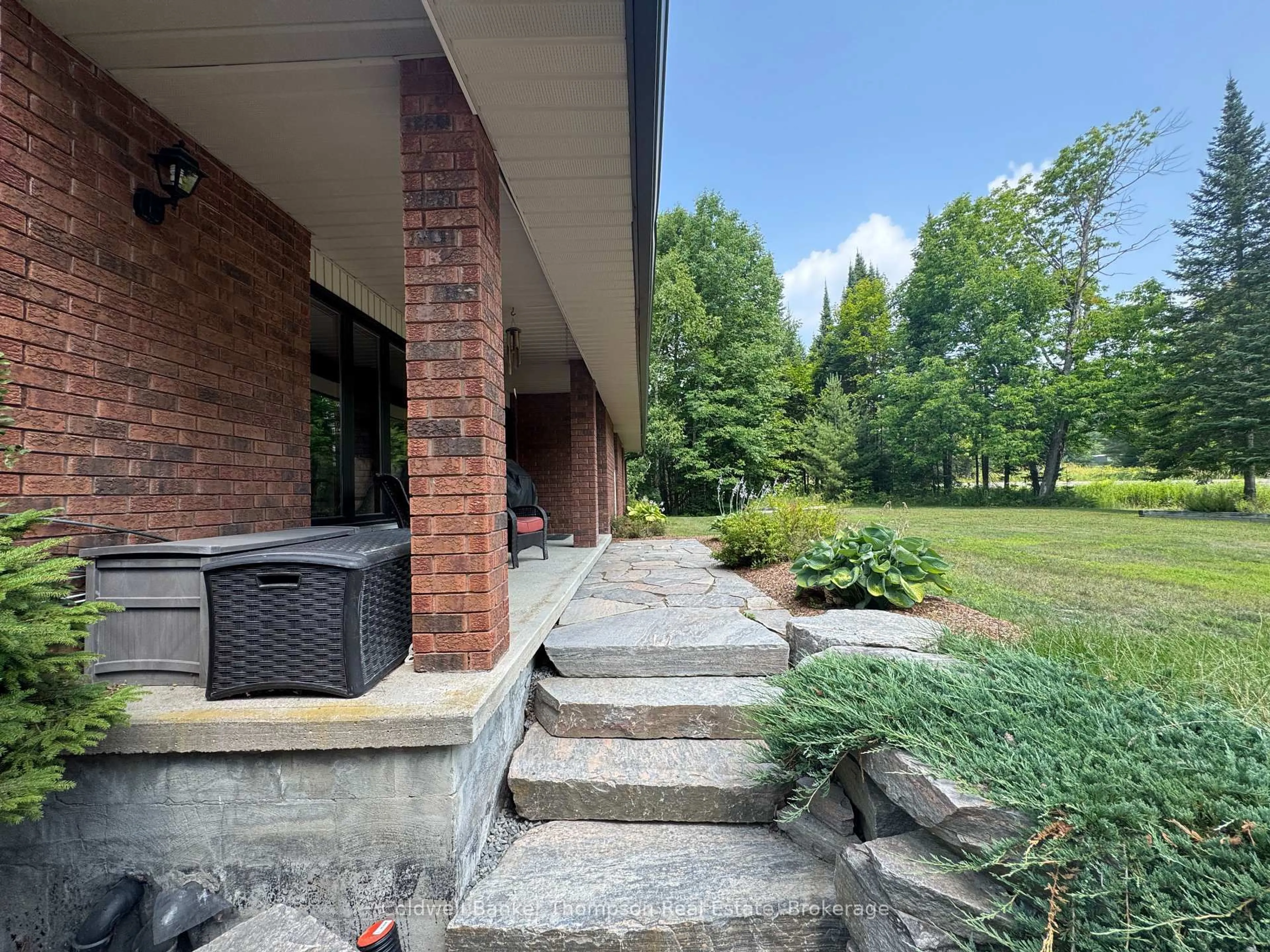 Patio, unknown for 2551 Brunel Rd, Huntsville Ontario P1H 2J3