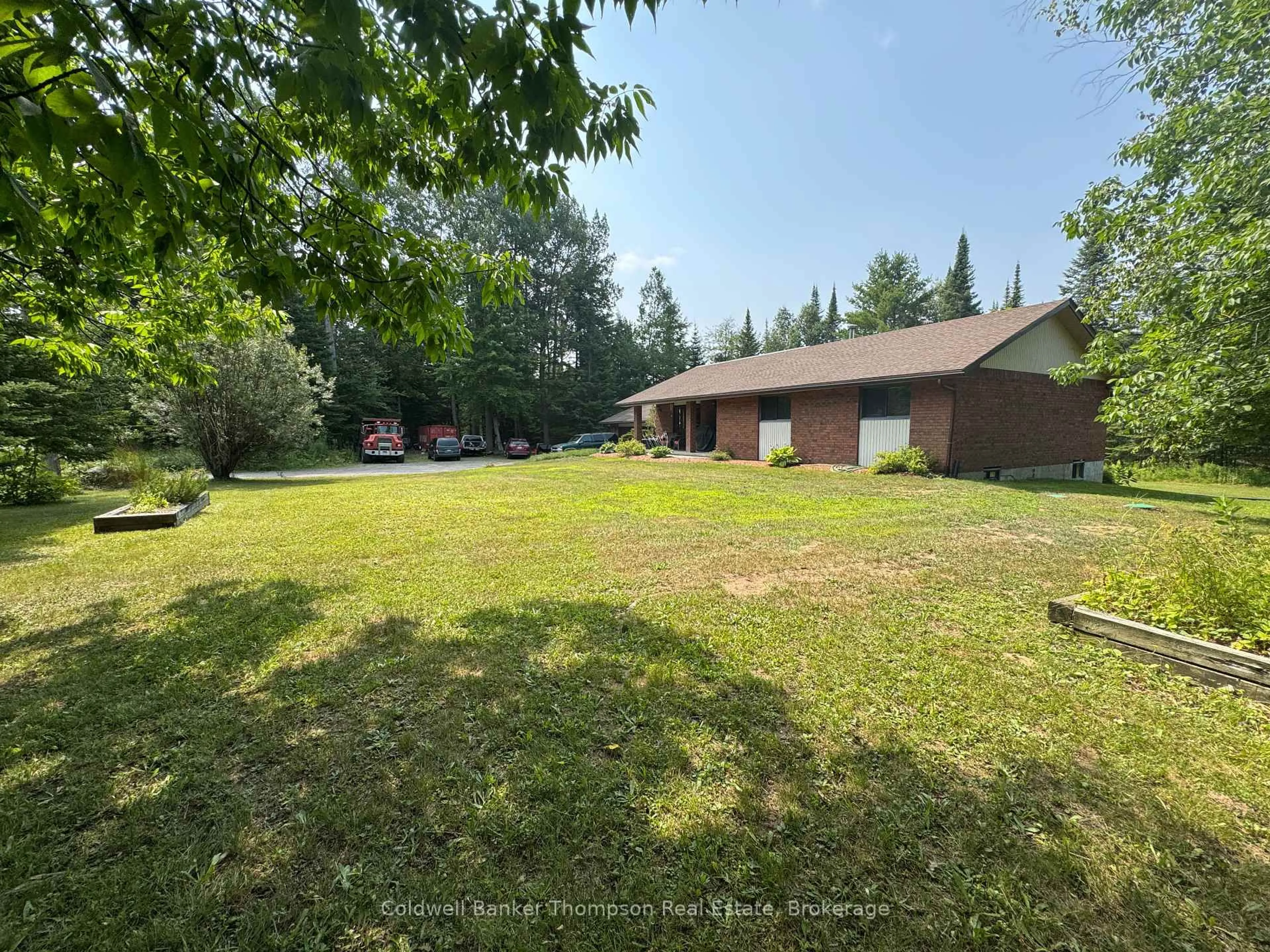 A pic from outside/outdoor area/front of a property/back of a property/a pic from drone, unknown for 2551 Brunel Rd, Huntsville Ontario P1H 2J3