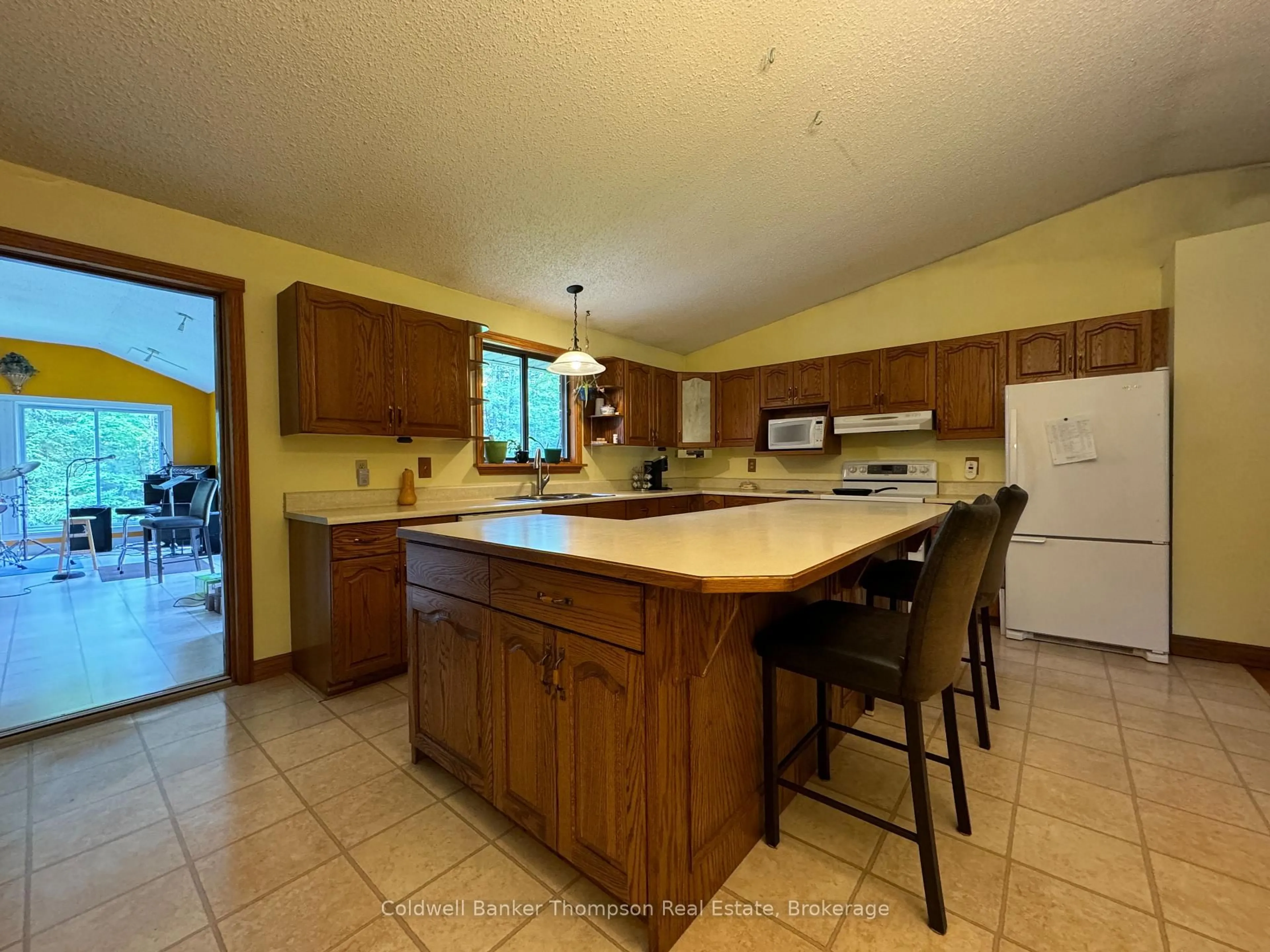 Open concept kitchen, ceramic/tile floor for 2551 Brunel Rd, Huntsville Ontario P1H 2J3