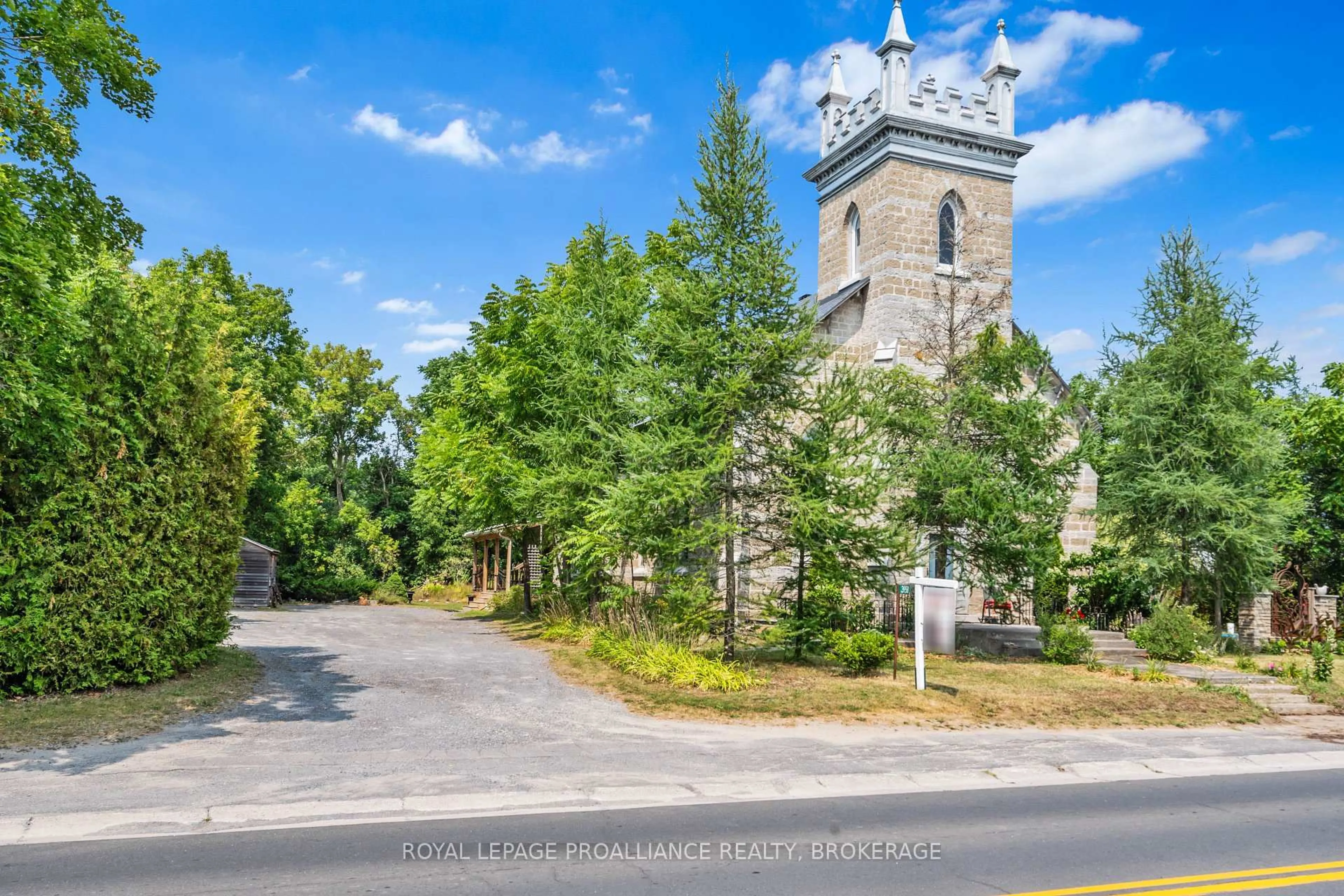 A pic from outside/outdoor area/front of a property/back of a property/a pic from drone, unknown for 3958 Harrowsmith Rd, Harrowsmith Ontario K0H 1V0