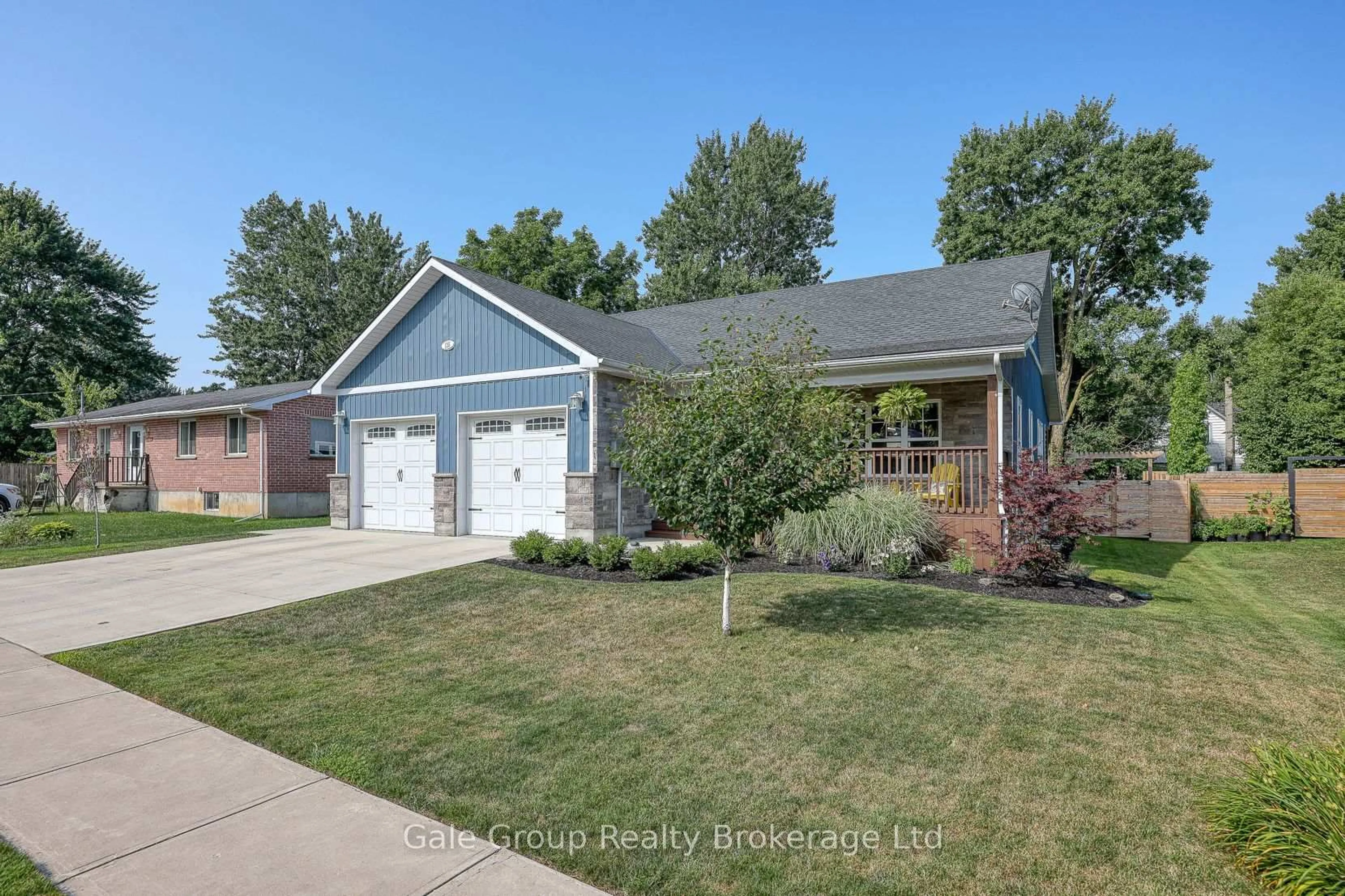 Home with brick exterior material, street for 435 Queen St, Lucan Biddulph Ontario N0M 1V0
