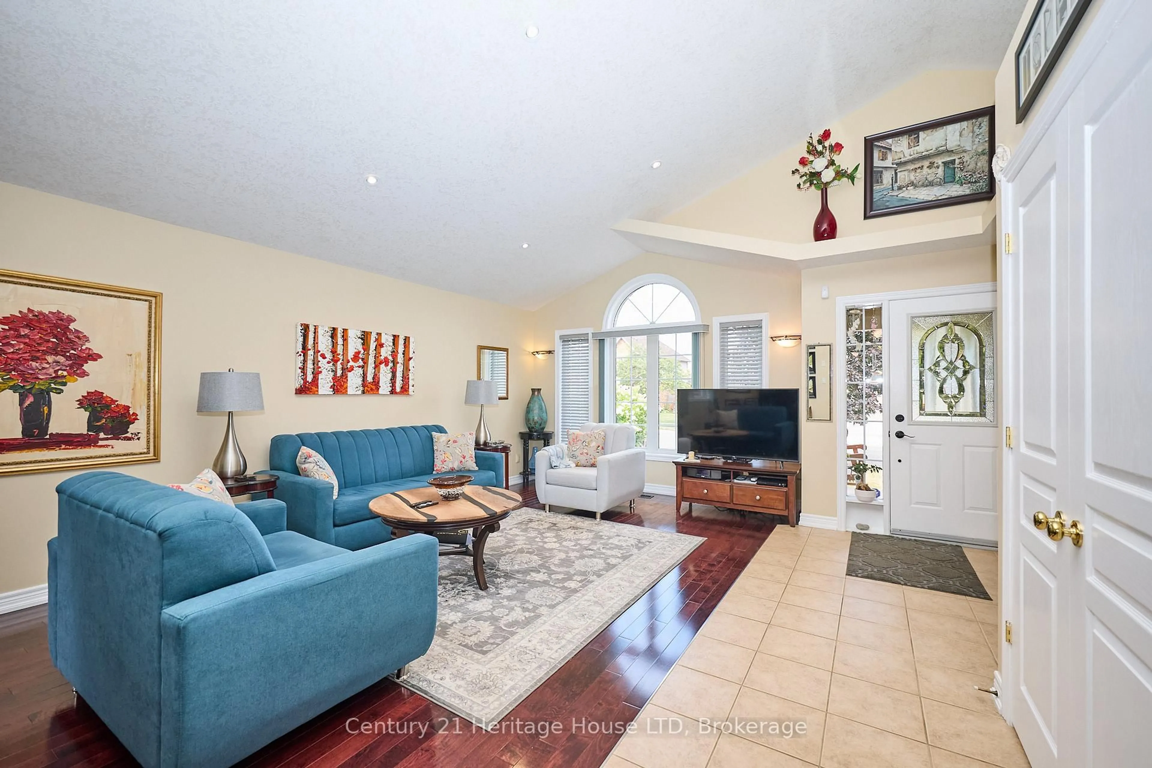 Living room with furniture, ceramic/tile floor for 222 Dorchester Dr, Grimsby Ontario L3M 5K8