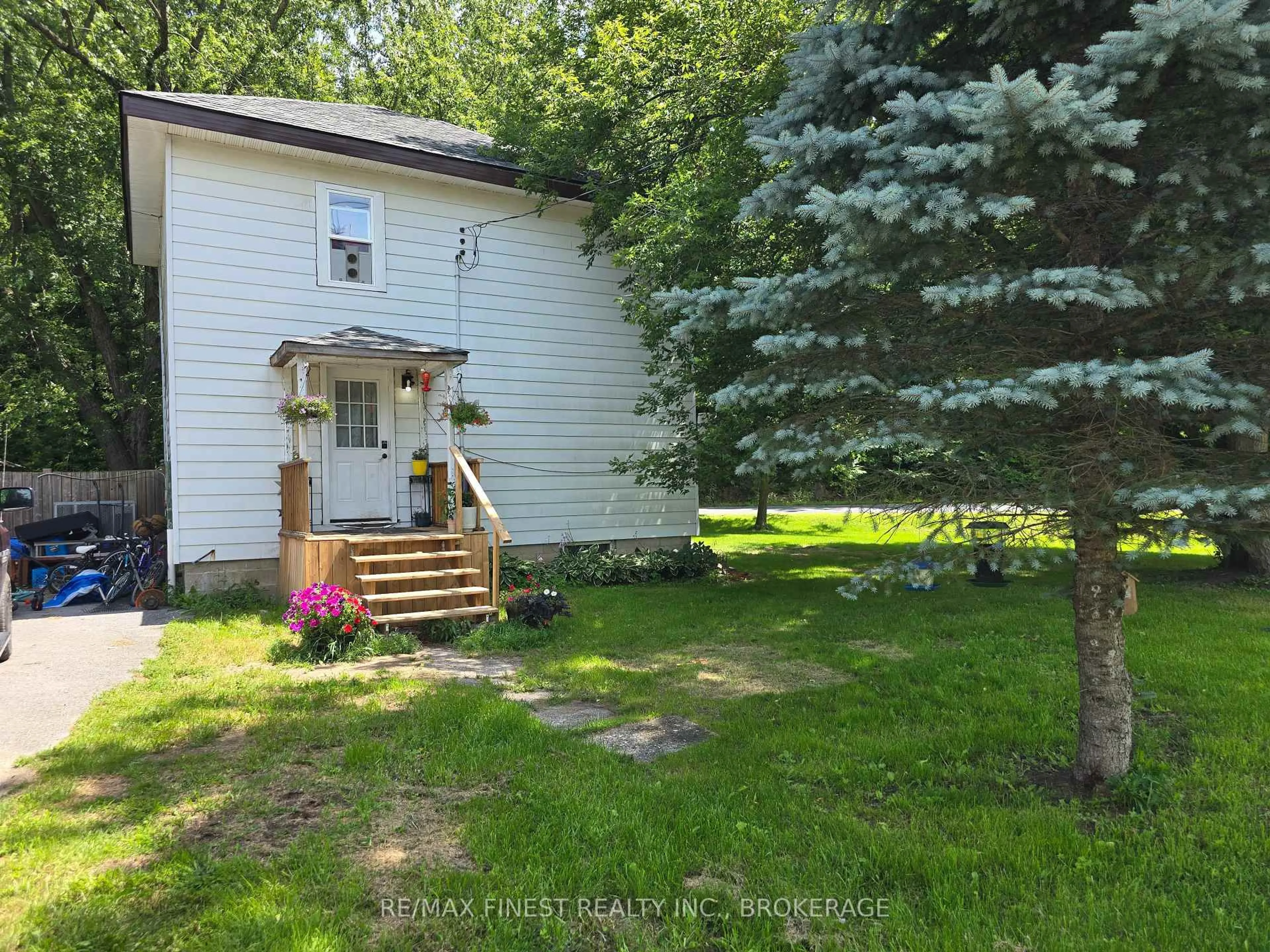 A pic from outside/outdoor area/front of a property/back of a property/a pic from drone, unknown for 1469 Mountain Grove Rd, Mountain Grove Ontario K0H 2E0