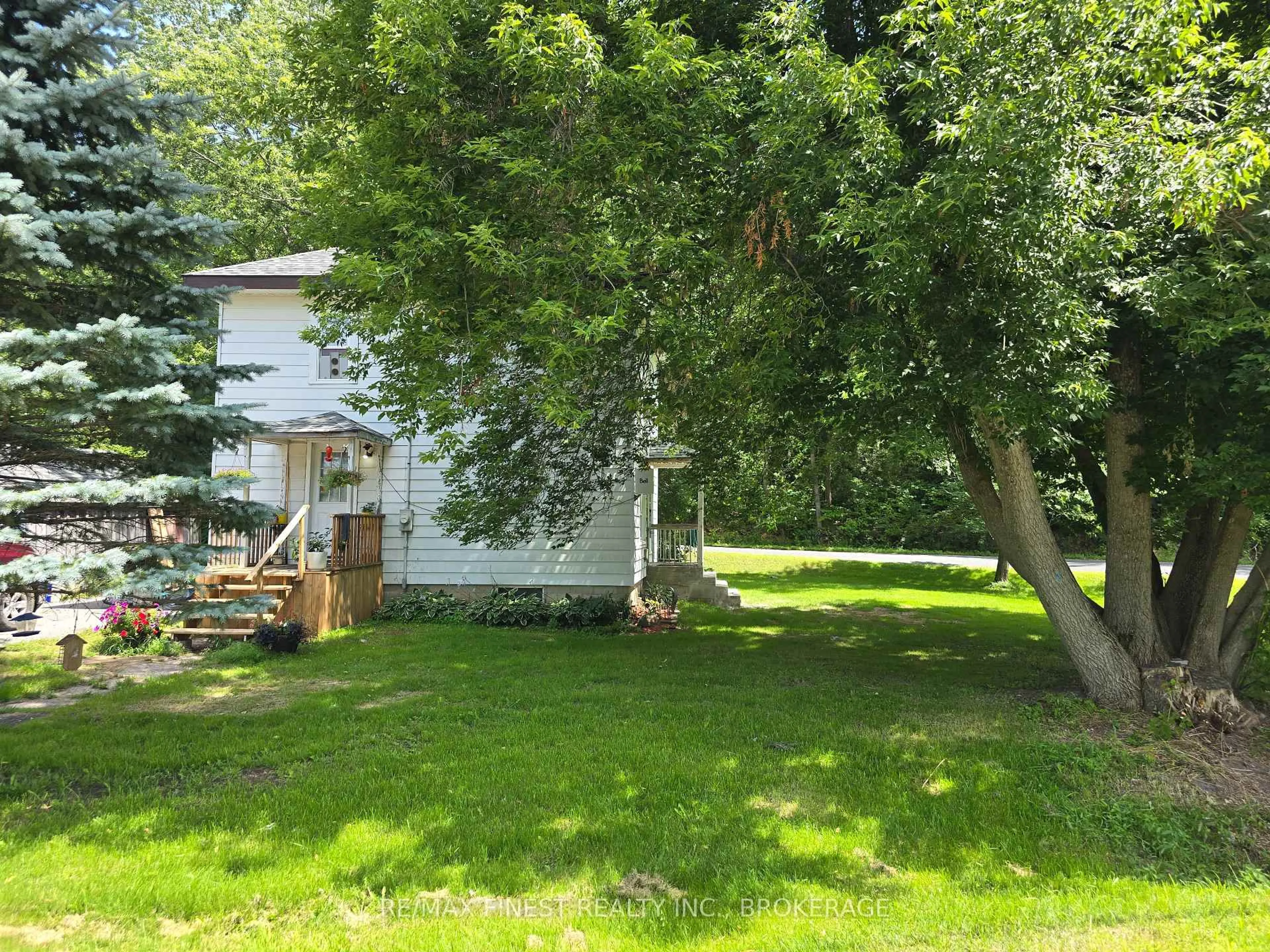 A pic from outside/outdoor area/front of a property/back of a property/a pic from drone, street for 1469 Mountain Grove Rd, Mountain Grove Ontario K0H 2E0