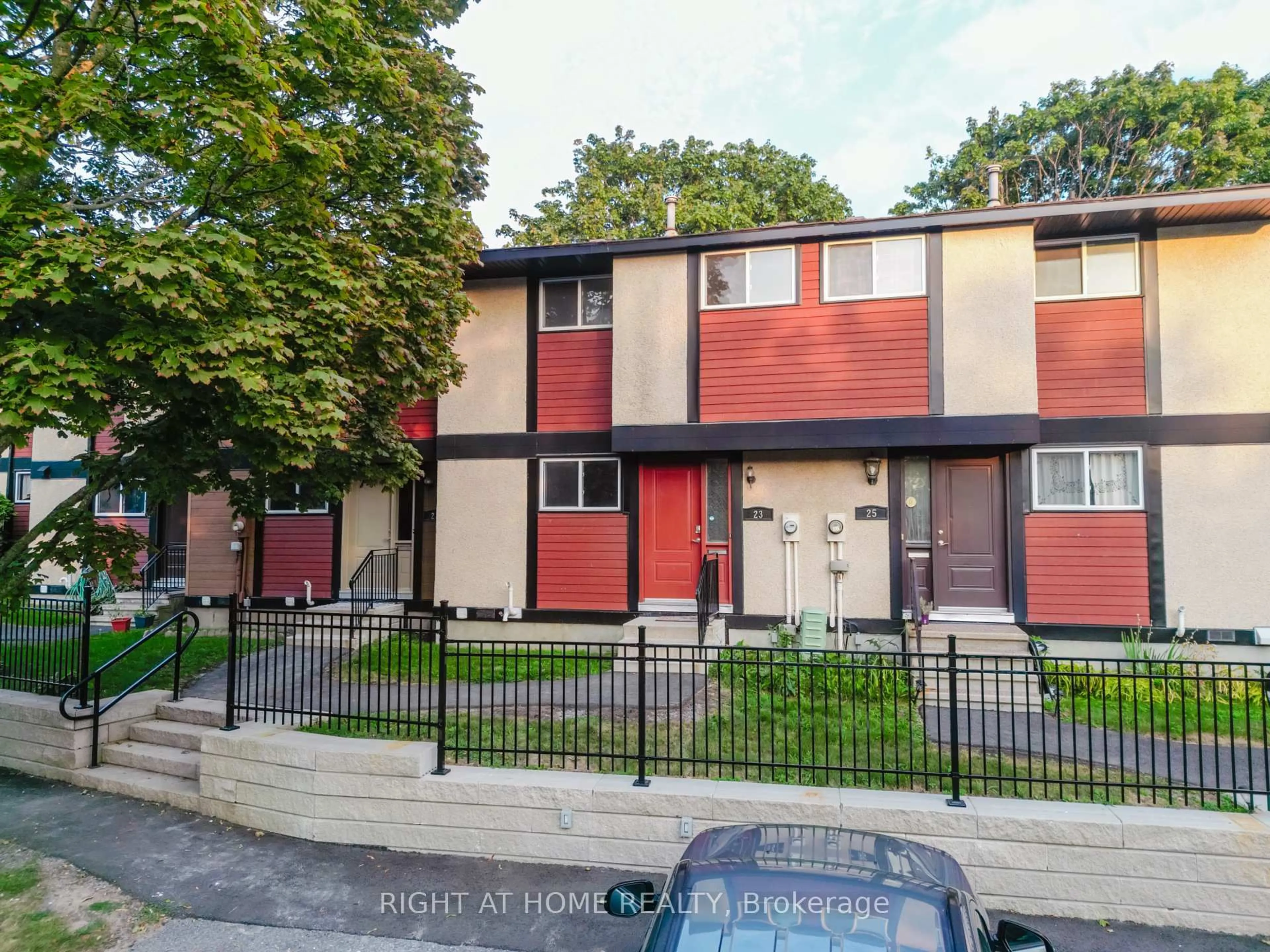 Unknown for 23 Mcclintock Way #102, Kanata Ontario K2L 2A3