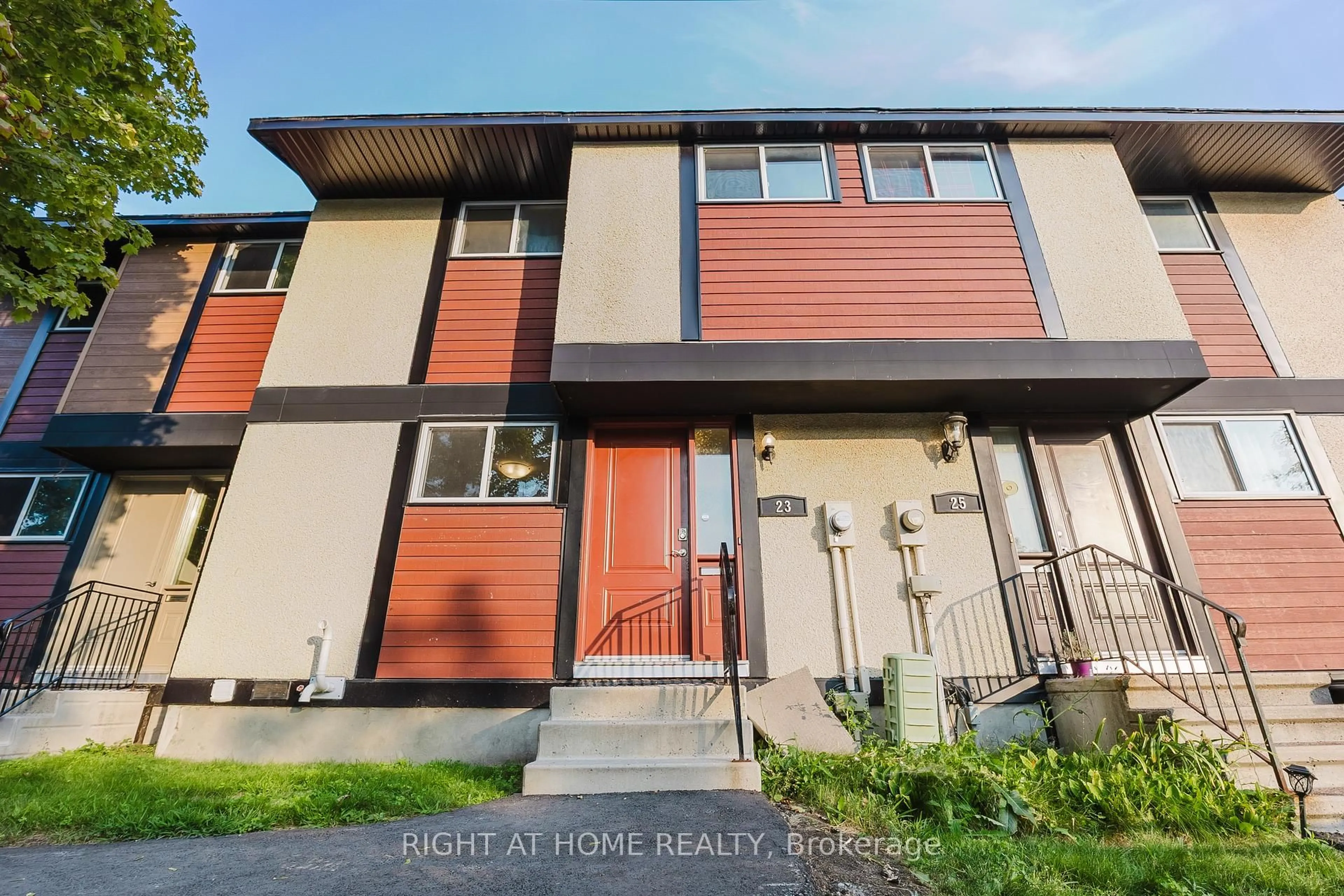 Home with vinyl exterior material, street for 23 Mcclintock Way #102, Kanata Ontario K2L 2A3
