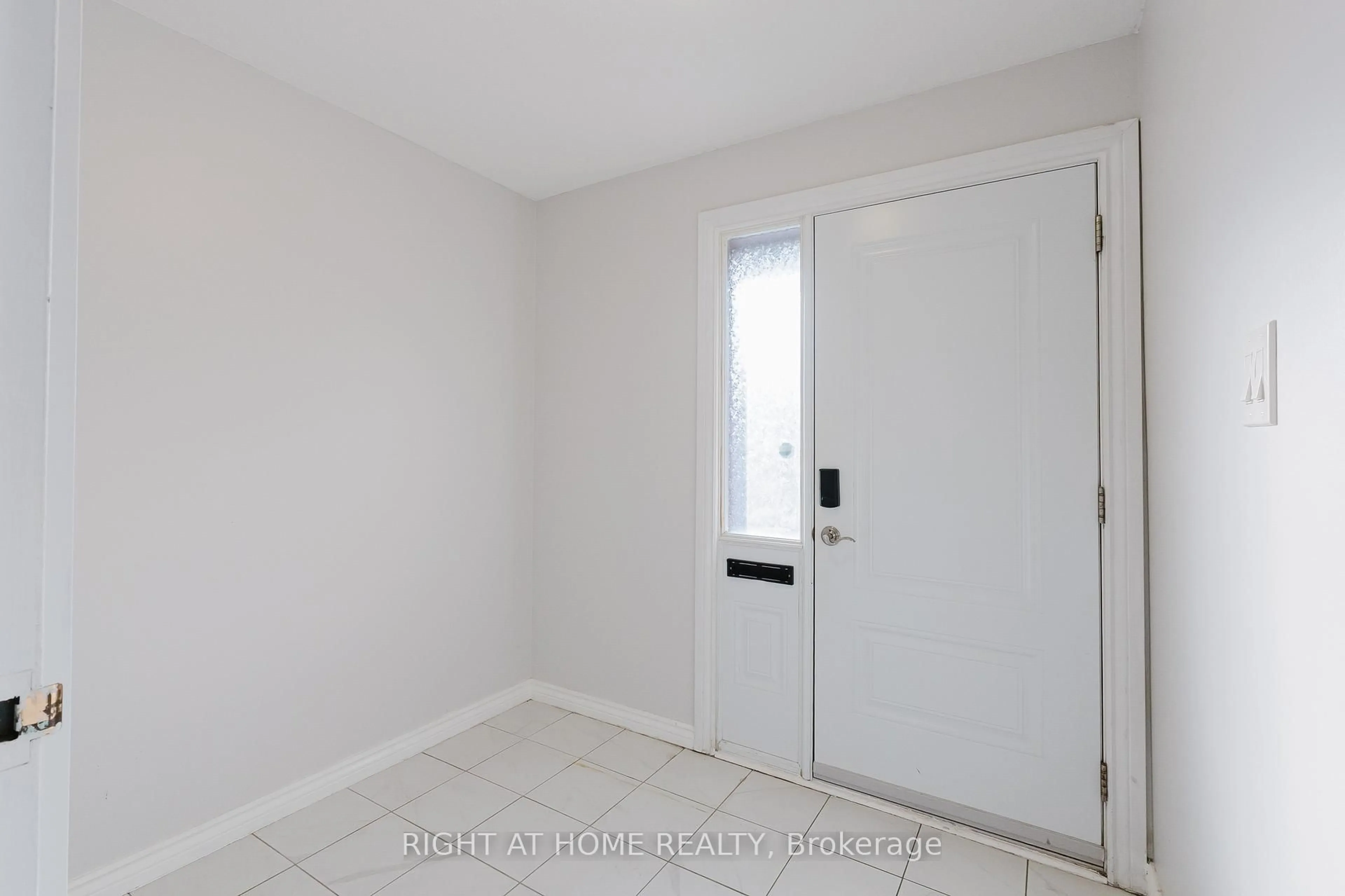 Unknown for 23 Mcclintock Way #102, Kanata Ontario K2L 2A3
