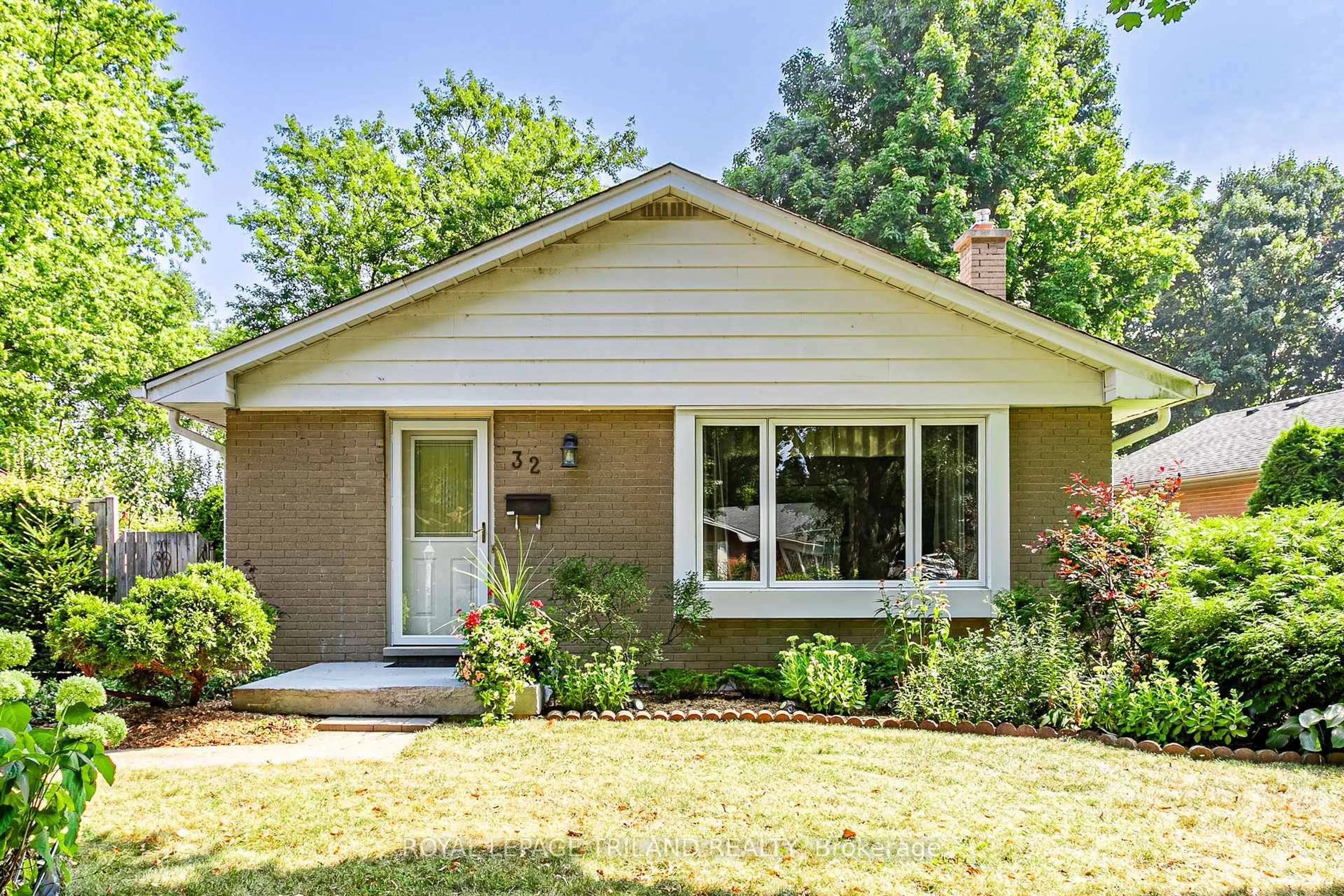 Home with brick exterior material, street for 32 Maxwell Cres, London North Ontario N5X 1Z1
