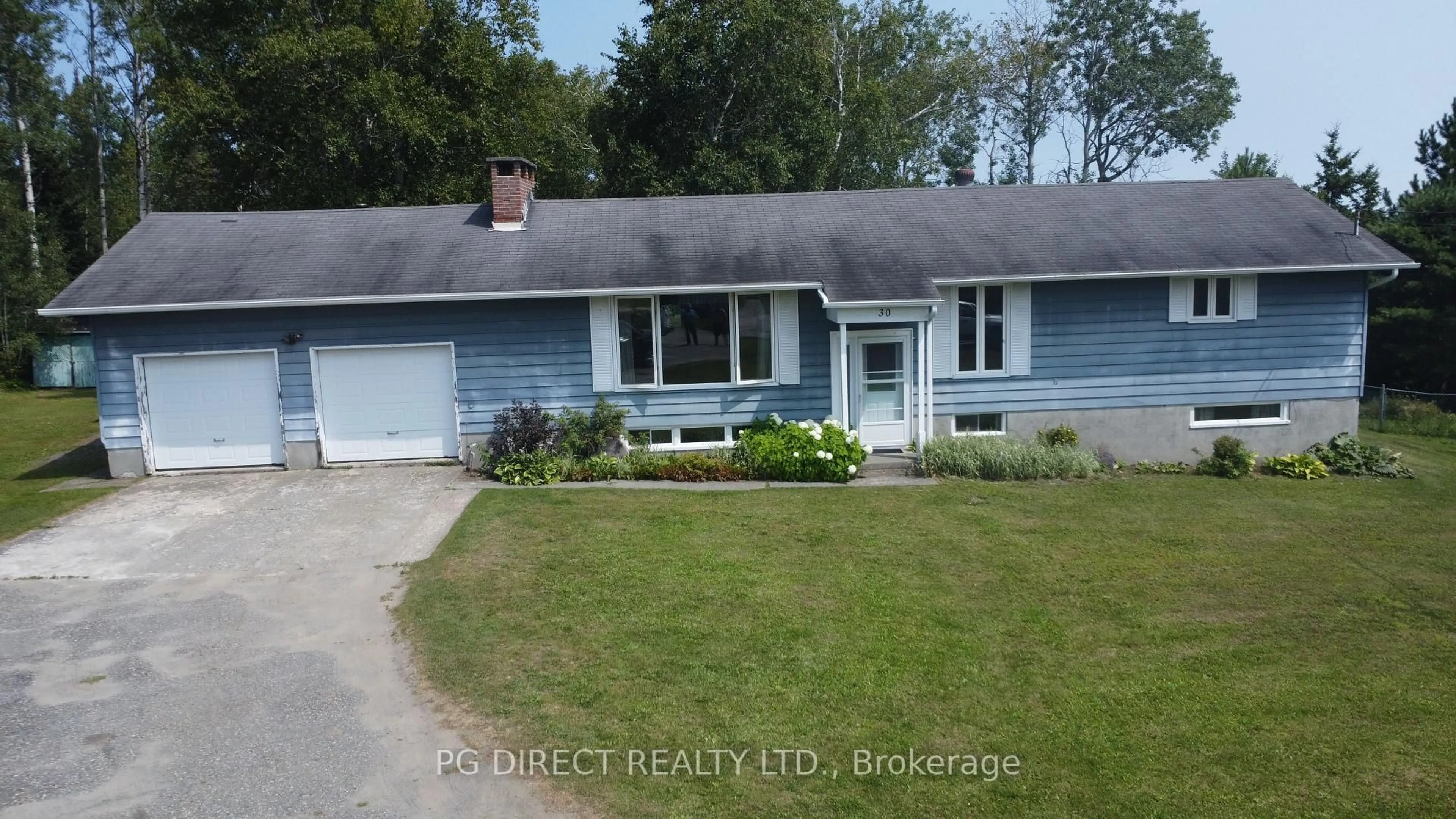 Home with vinyl exterior material, street for 30 Birch Cres, Temagami Ontario P0H 2H0