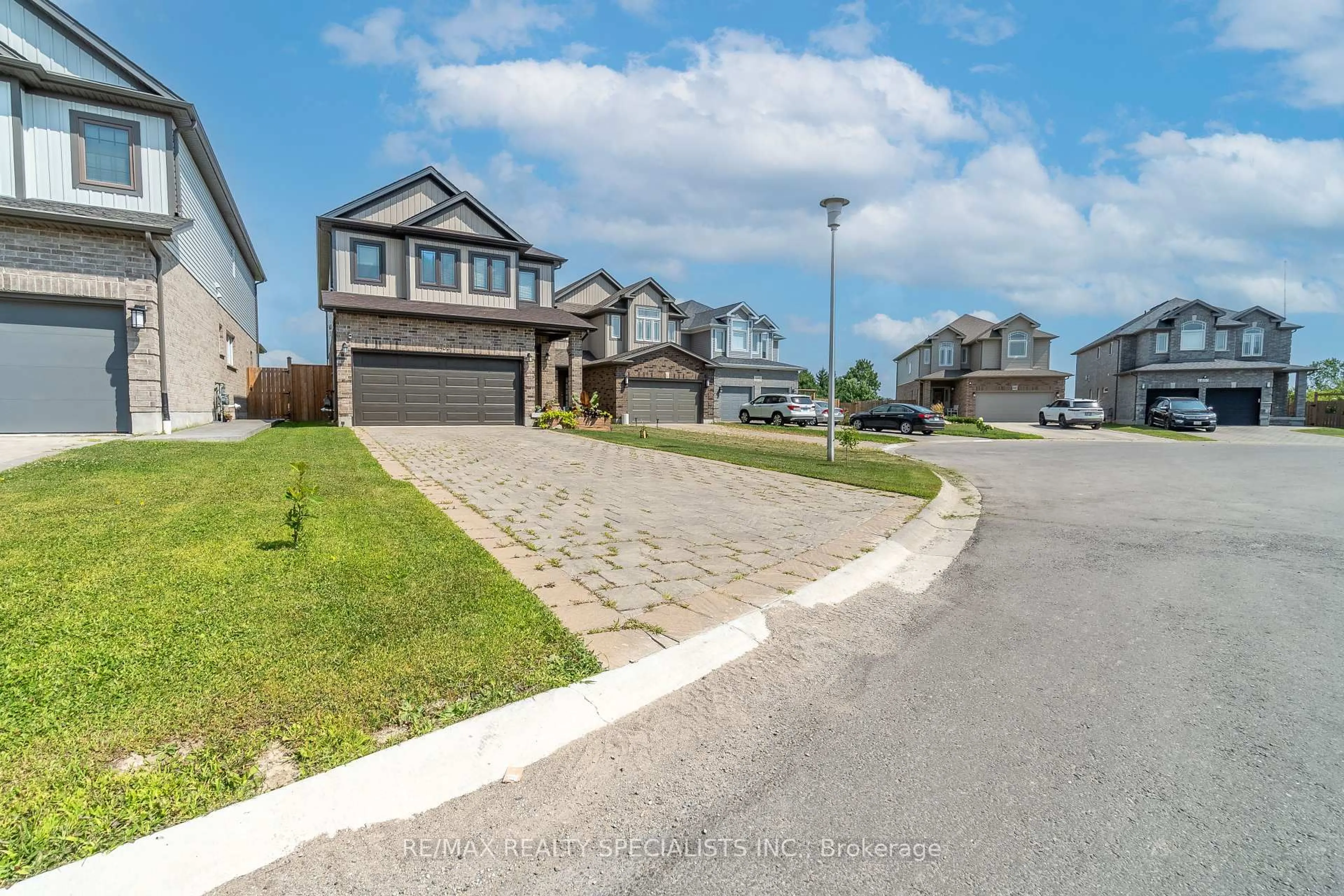 A pic from outside/outdoor area/front of a property/back of a property/a pic from drone, street for 4435 Lismer Lane, London South Ontario N6L 0E1