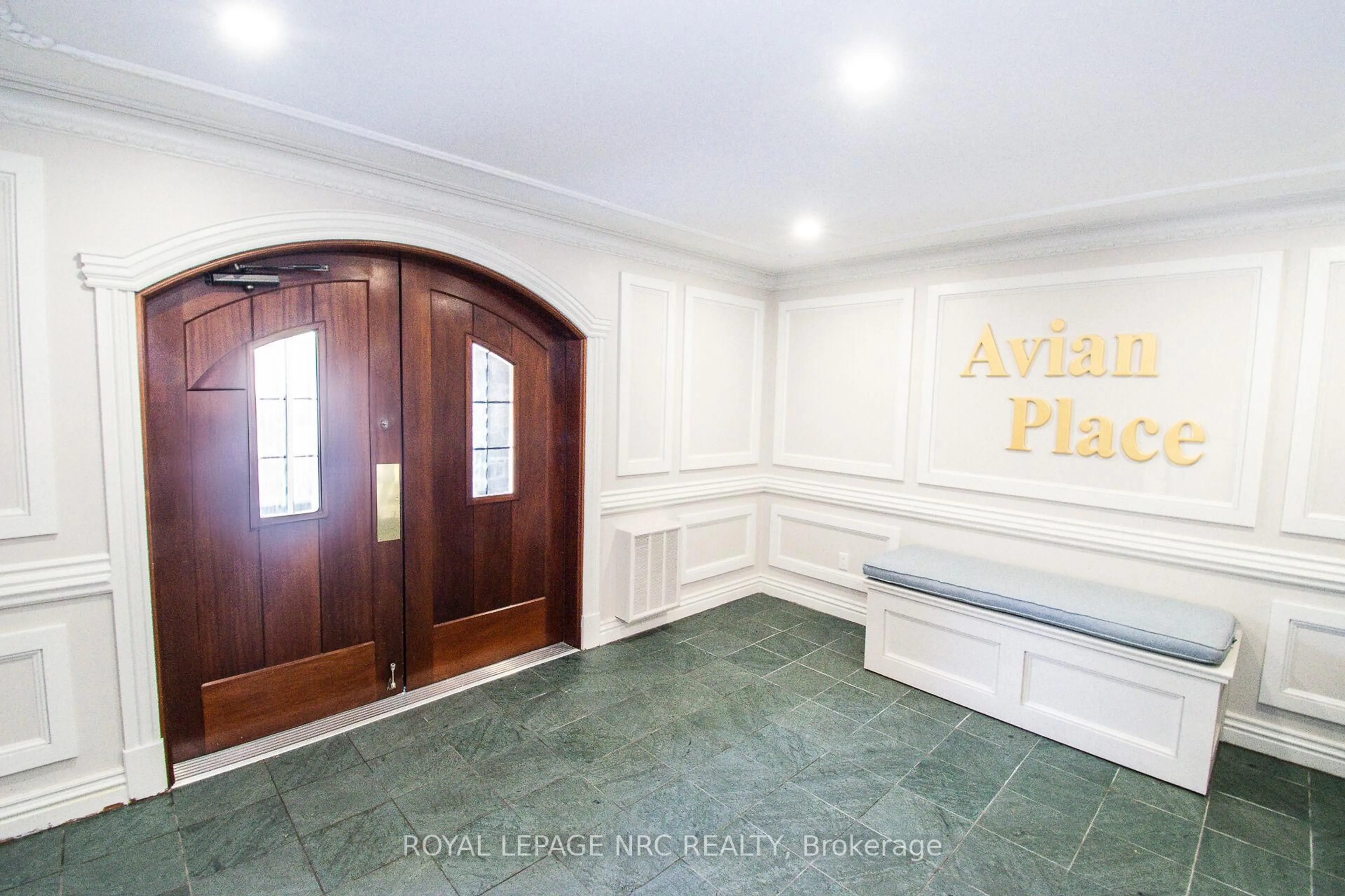 Indoor foyer for 55 Main St #302, St. Catharines Ontario L2N 4T8