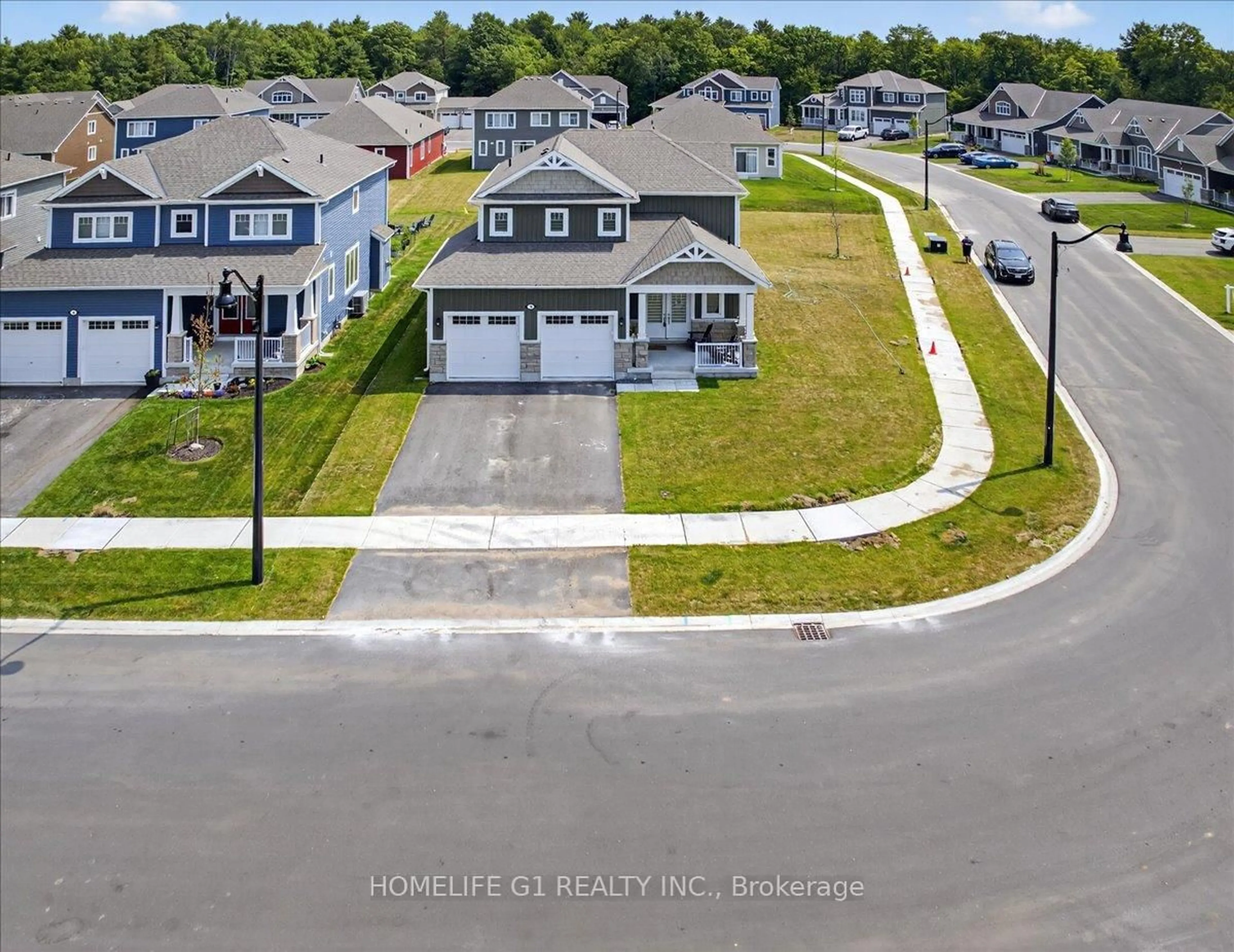 A pic from outside/outdoor area/front of a property/back of a property/a pic from drone, street for 5 Dyer Cres, Bracebridge Ontario P1L 0N4