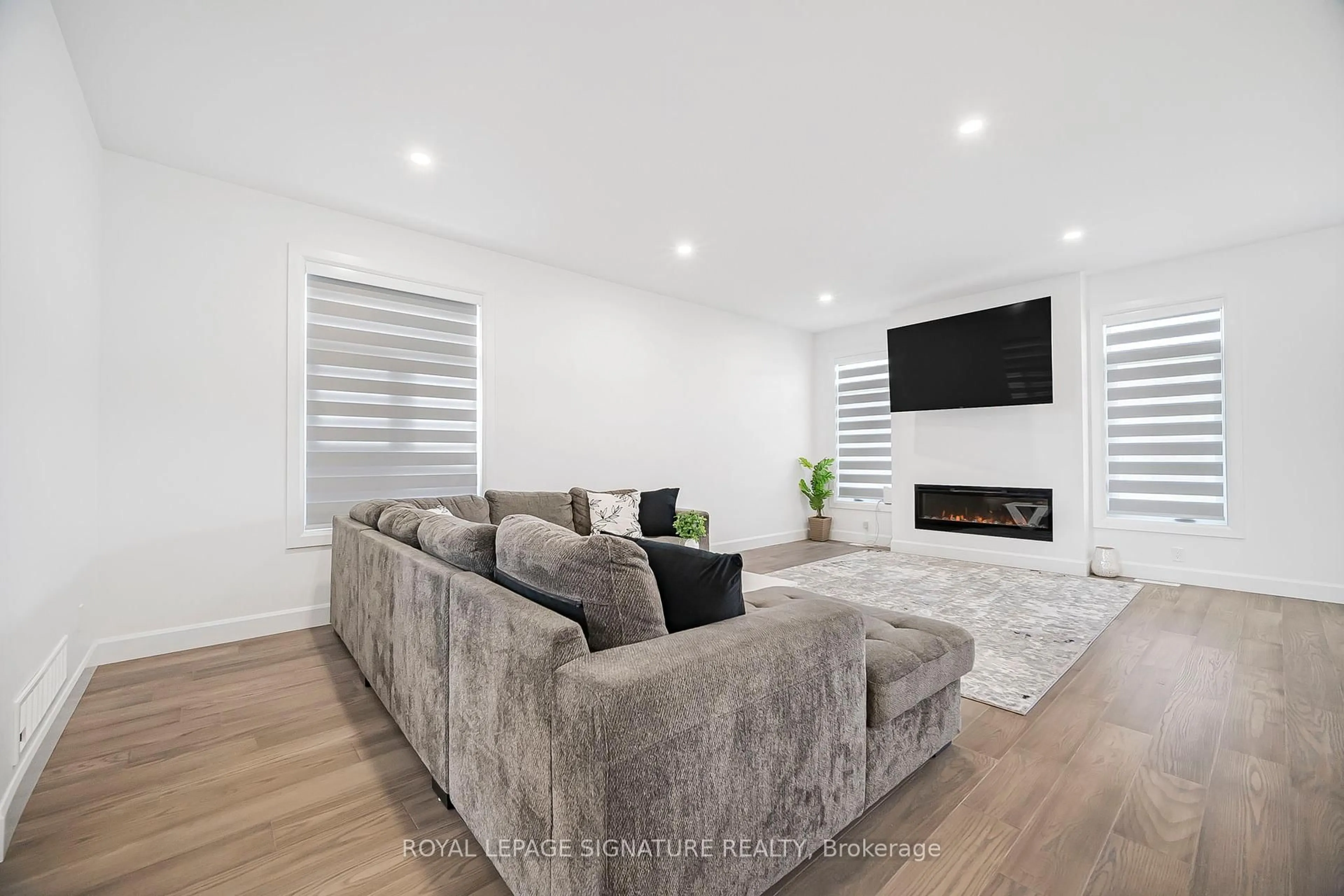 Living room with furniture, unknown for 6326 Heathwoods Ave, London South Ontario N6P 0K2