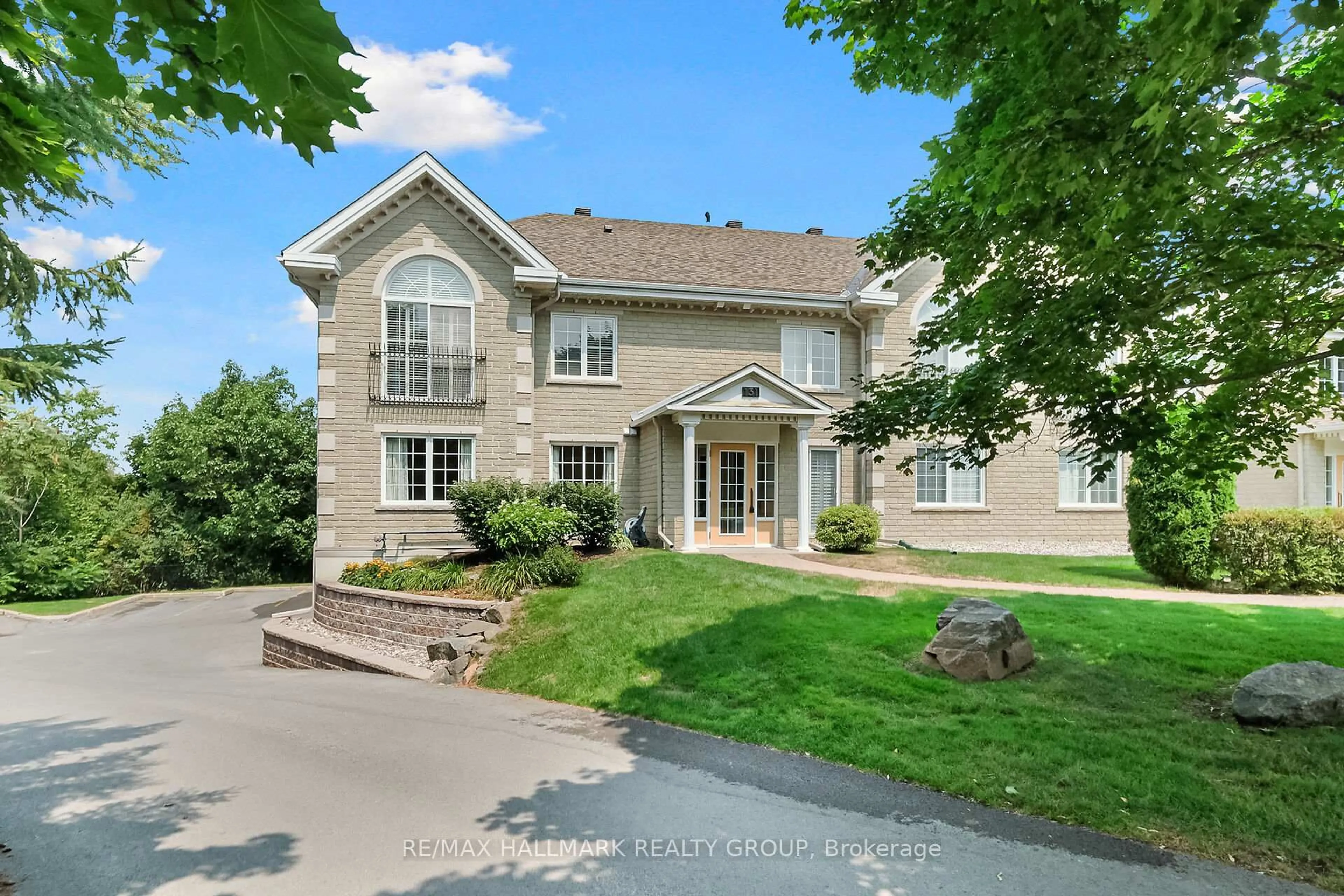 Unknown for 131 Robson Crt #1A, Ottawa Ontario K2K 2W1