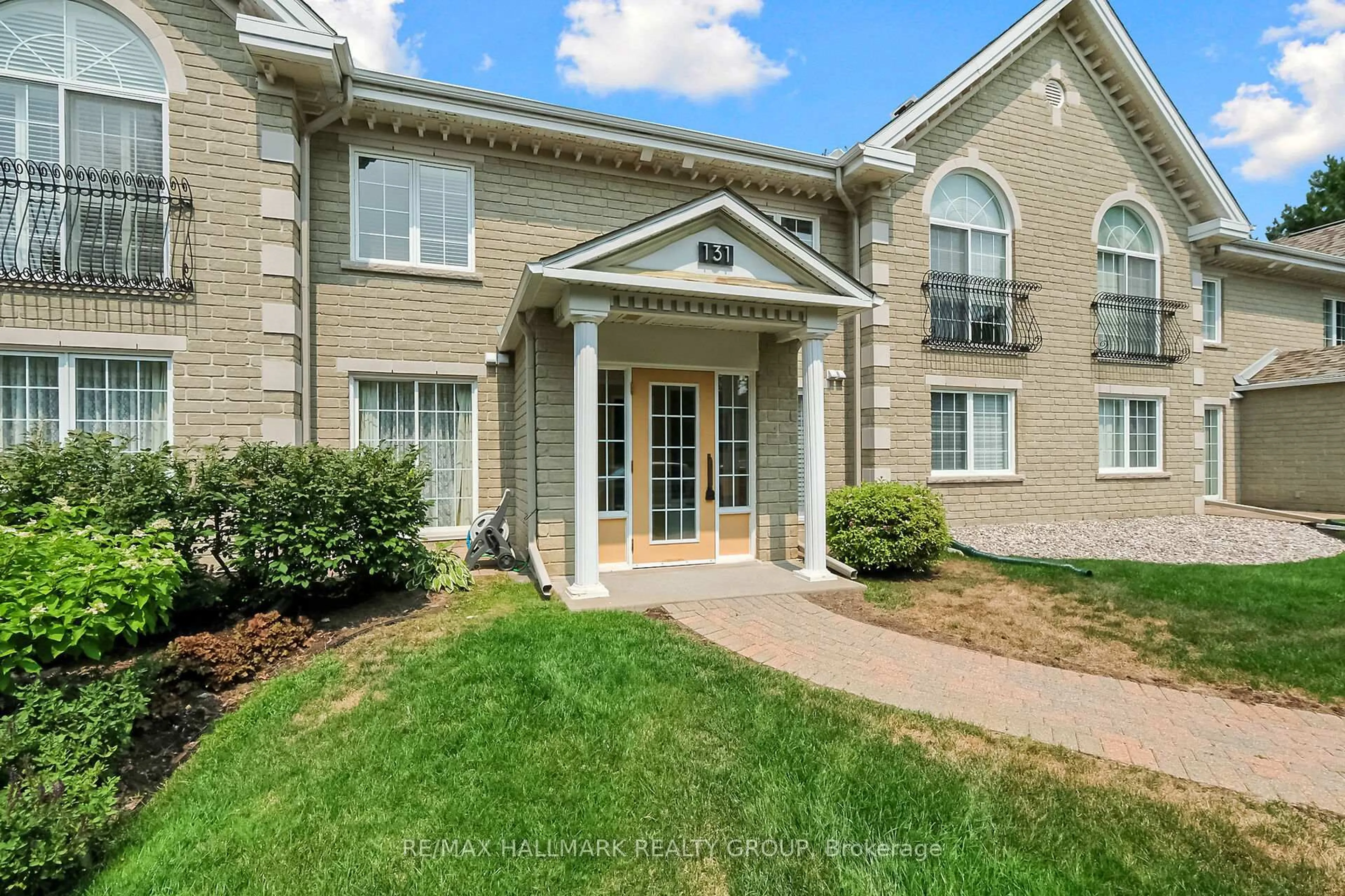 Unknown for 131 Robson Crt #1A, Ottawa Ontario K2K 2W1