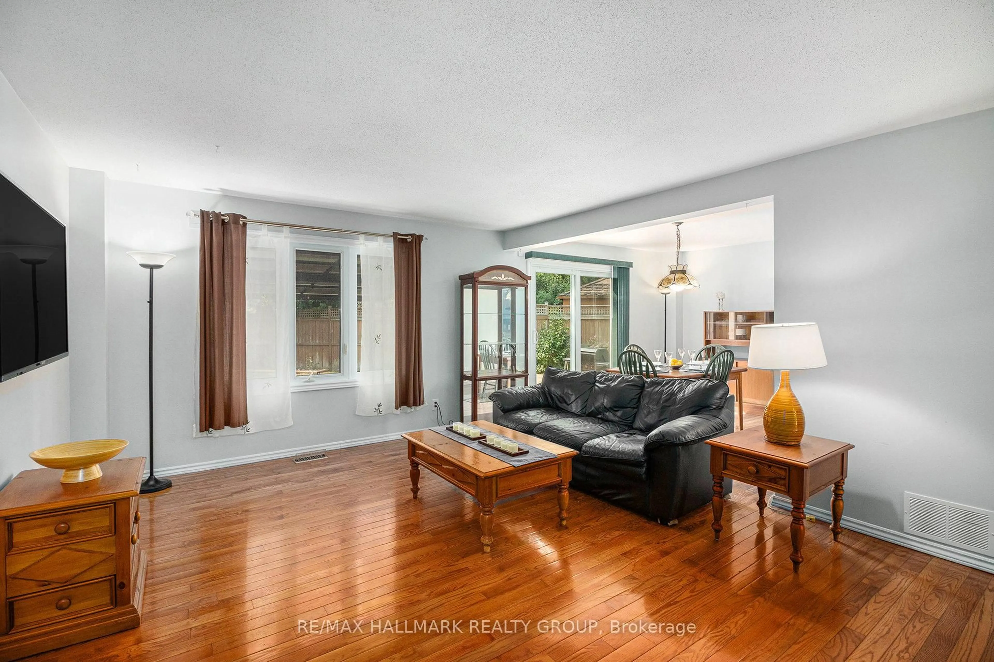 Living room with furniture, unknown for 270 McEachern Cres, Ottawa Ontario K1E 3K5