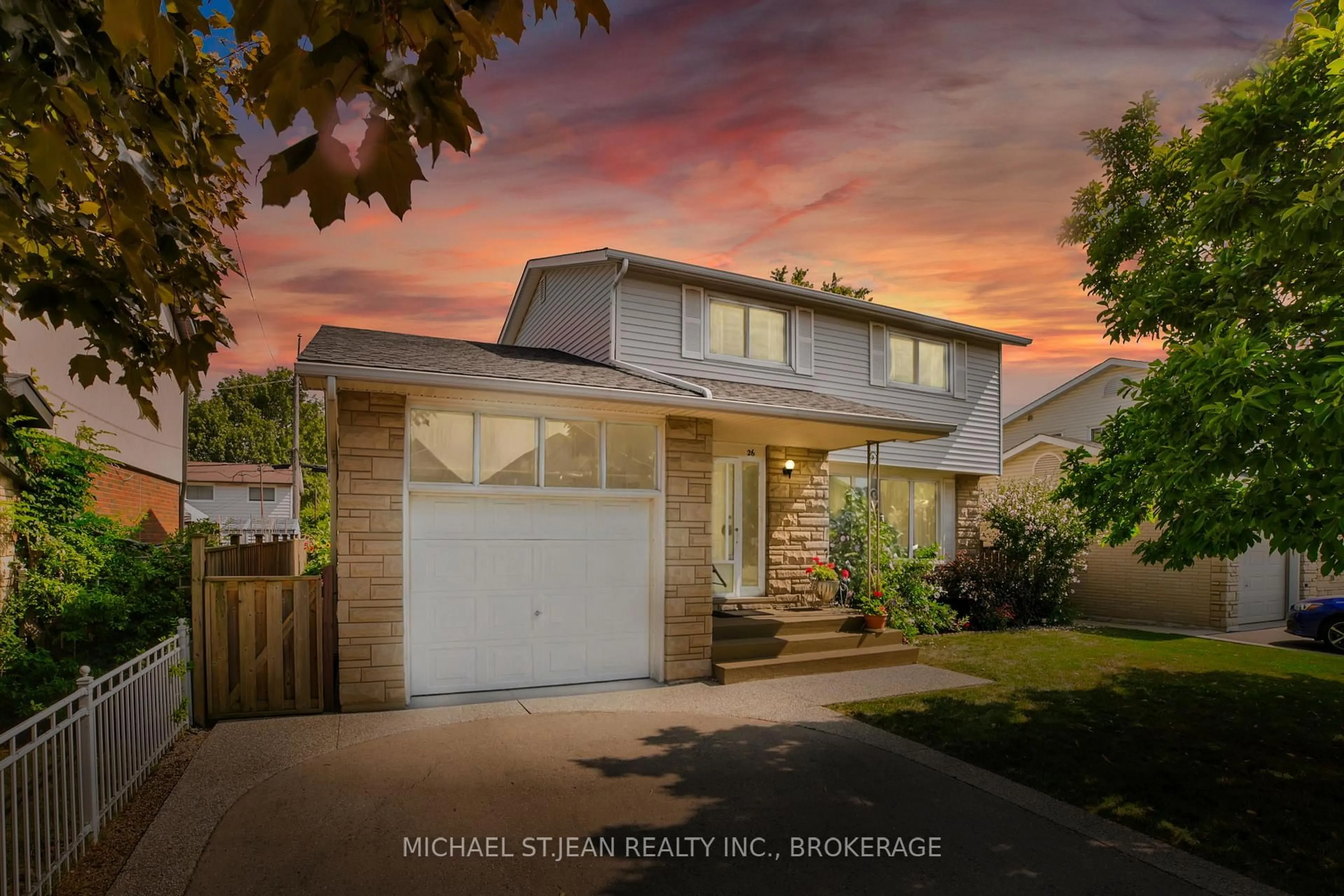 Home with vinyl exterior material, street for 26 Clifton Downs Rd, Hamilton Ontario L9C 2P2