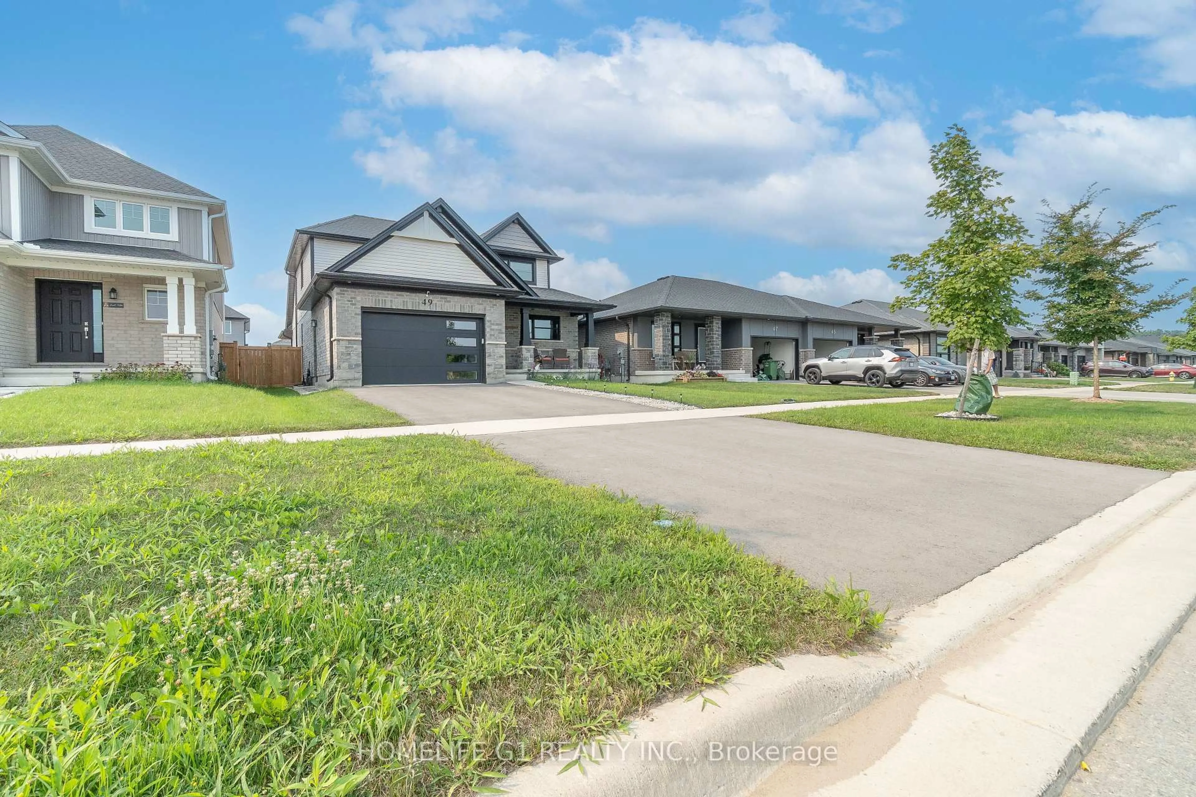 A pic from outside/outdoor area/front of a property/back of a property/a pic from drone, street for 49 Feathers Crossing, St. Thomas Ontario N5R 0M3